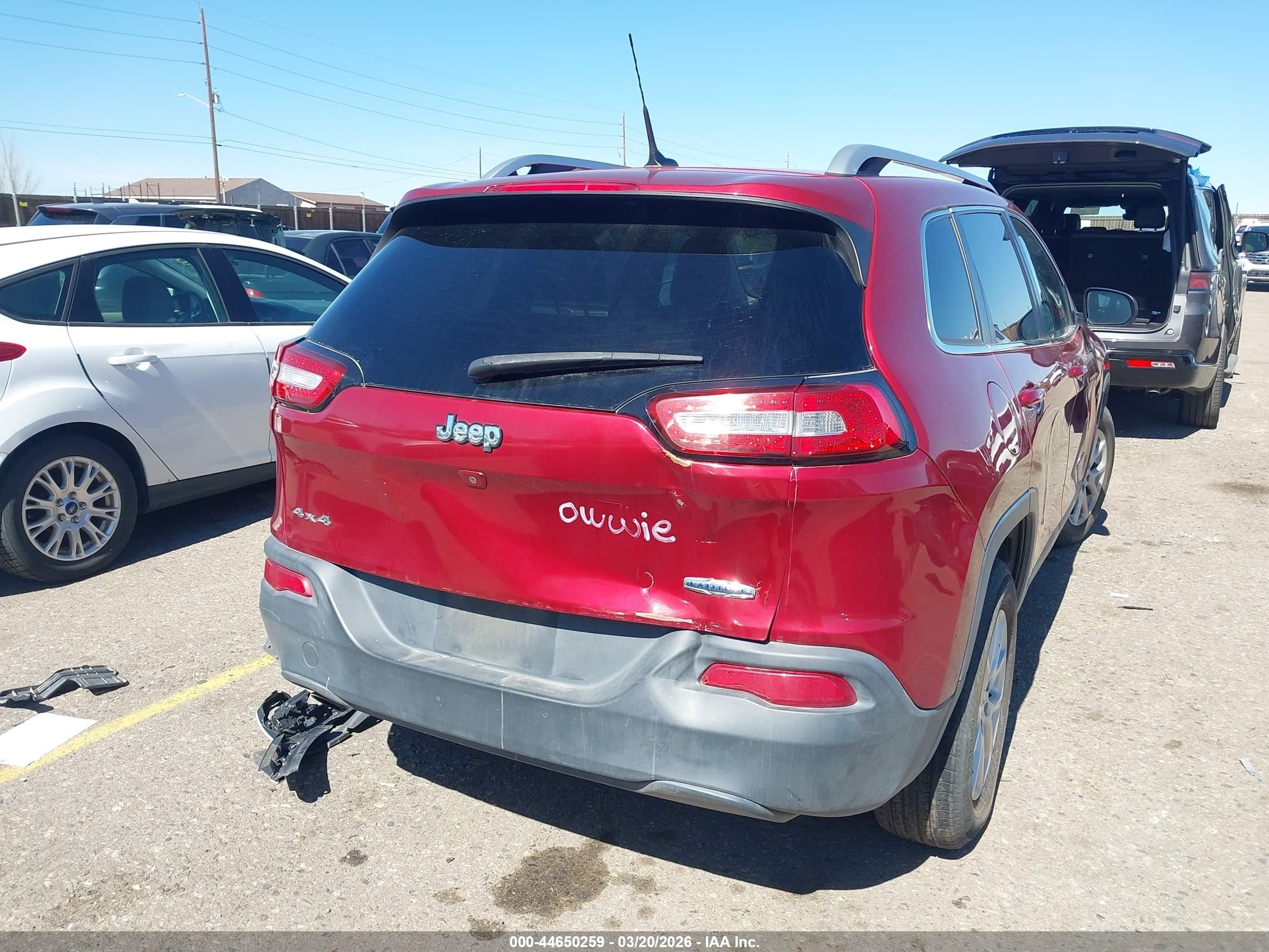 2015 Jeep Cherokee Latitude Красный vin: 1C4PJMCB9FW697402
