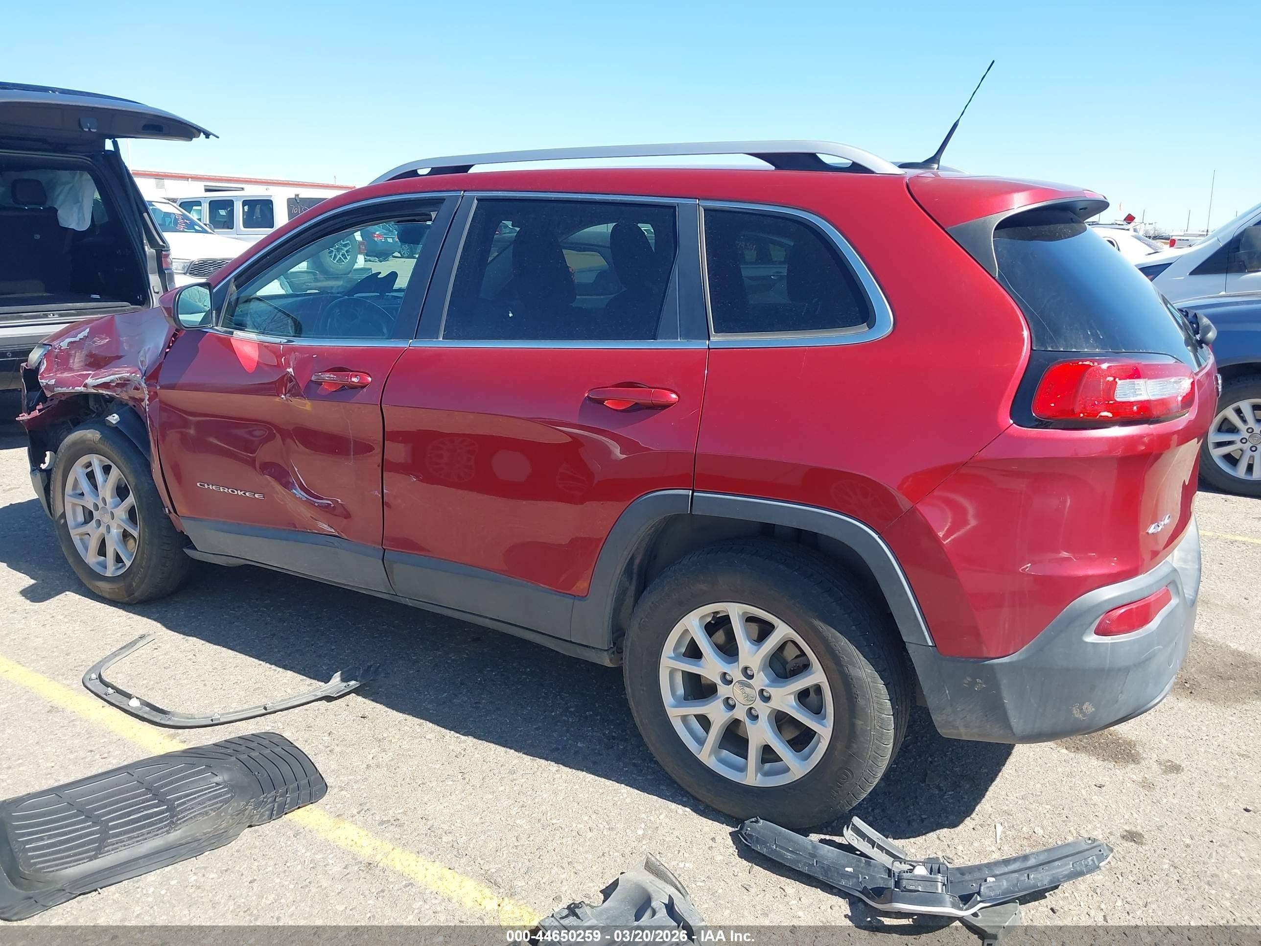 2015 Jeep Cherokee Latitude Красный vin: 1C4PJMCB9FW697402