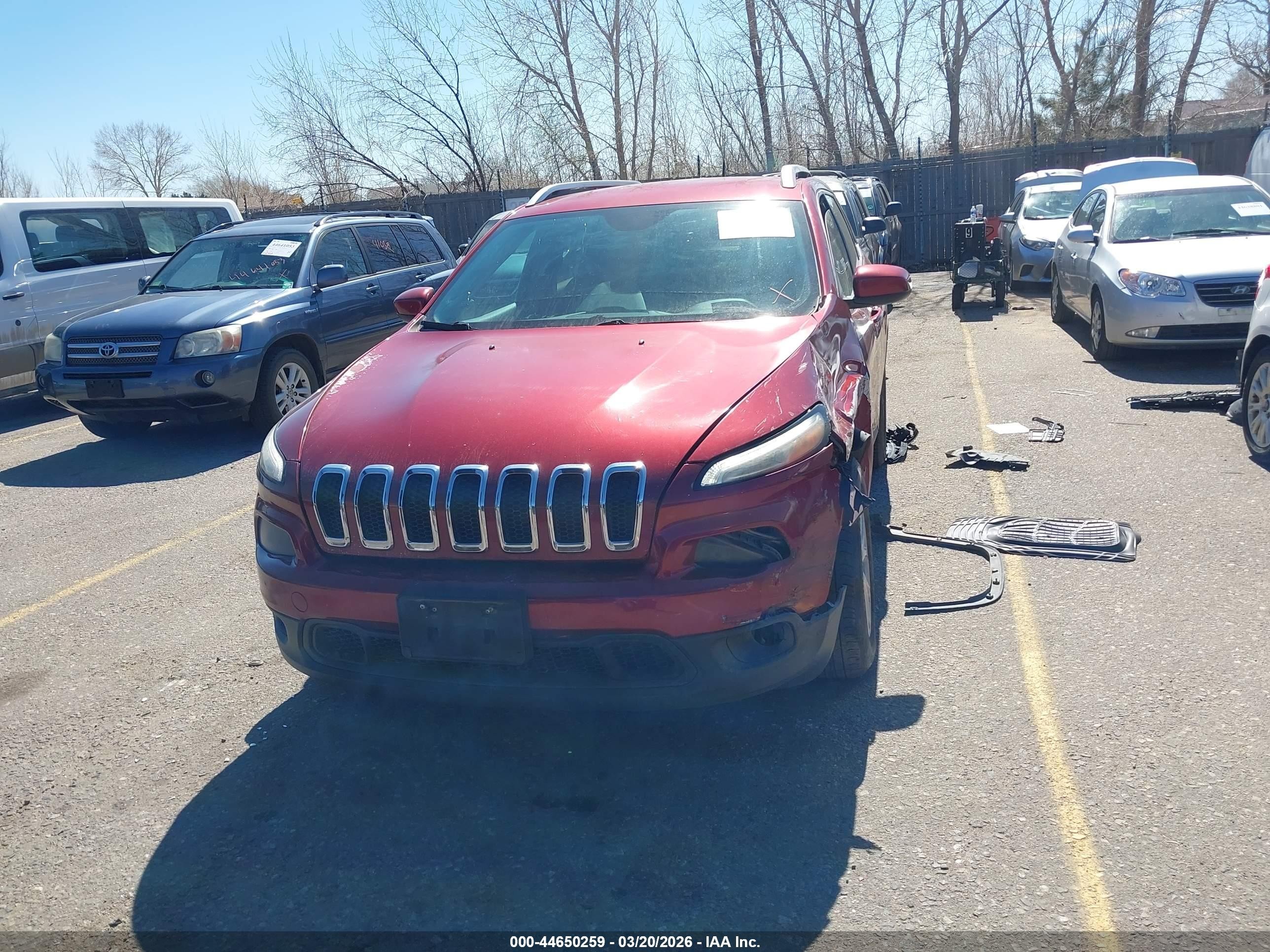 2015 Jeep Cherokee Latitude Красный vin: 1C4PJMCB9FW697402