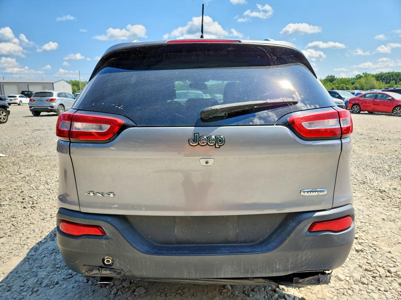2015 Jeep Cherokee Latitude Silver vin: 1C4PJMCB9FW715378