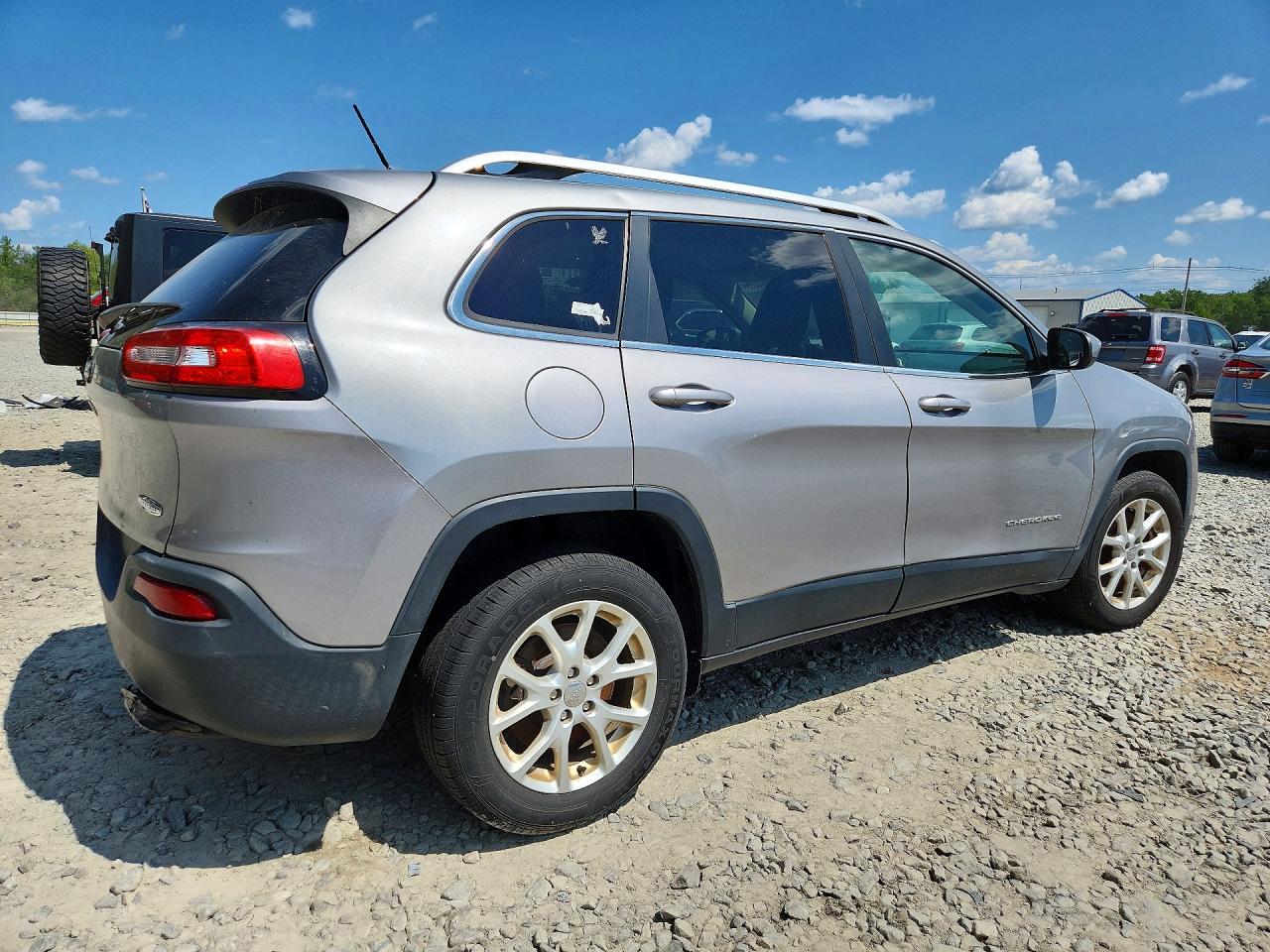 2015 Jeep Cherokee Latitude Silver vin: 1C4PJMCB9FW715378