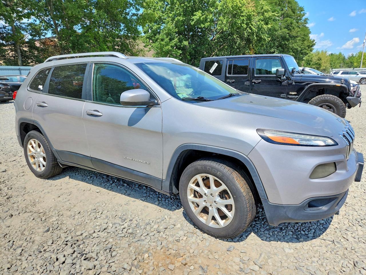 2015 Jeep Cherokee Latitude Silver vin: 1C4PJMCB9FW715378
