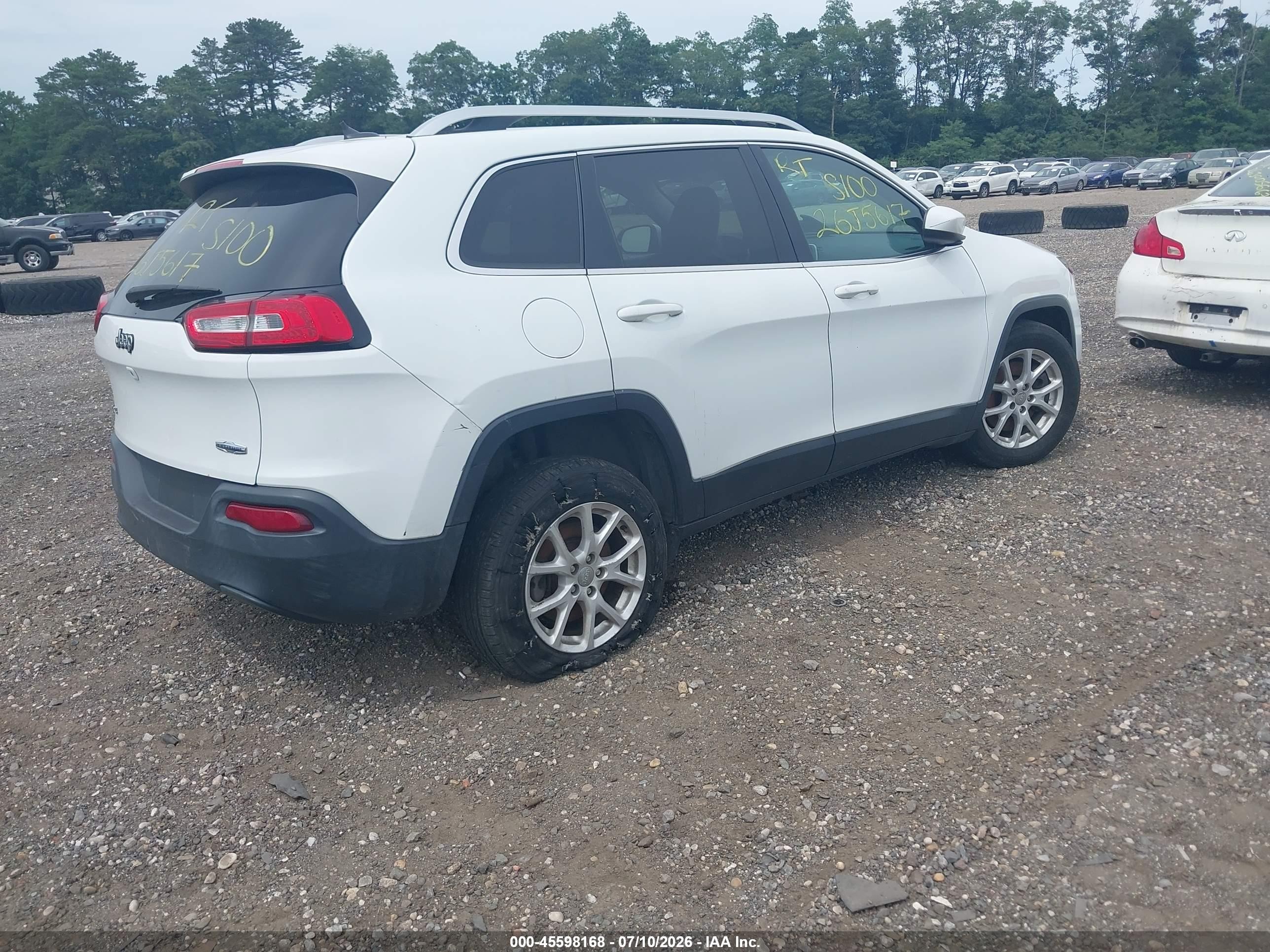 2015 Jeep Cherokee Latitude White vin: 1C4PJMCB9FW772017
