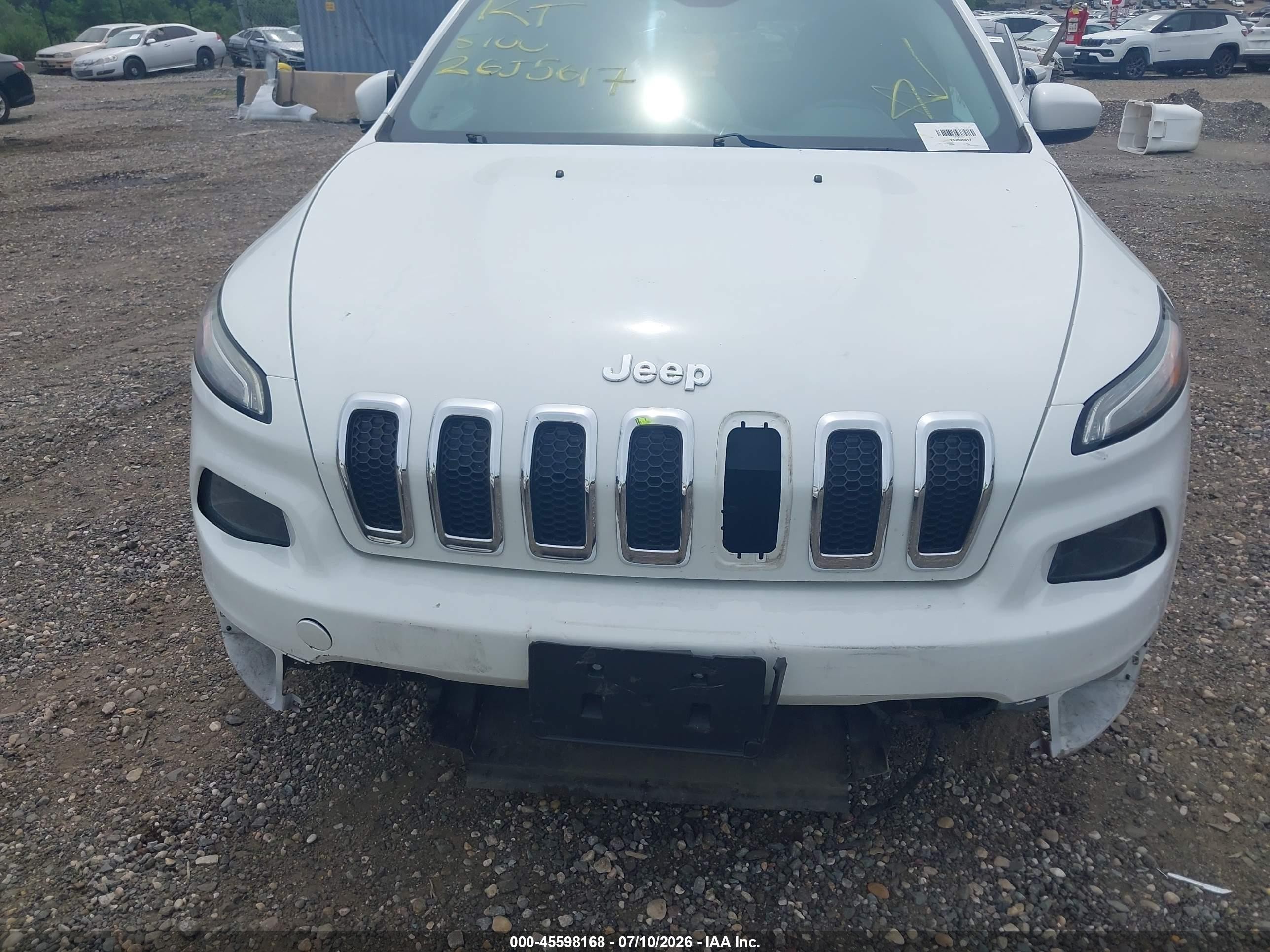 2015 Jeep Cherokee Latitude White vin: 1C4PJMCB9FW772017