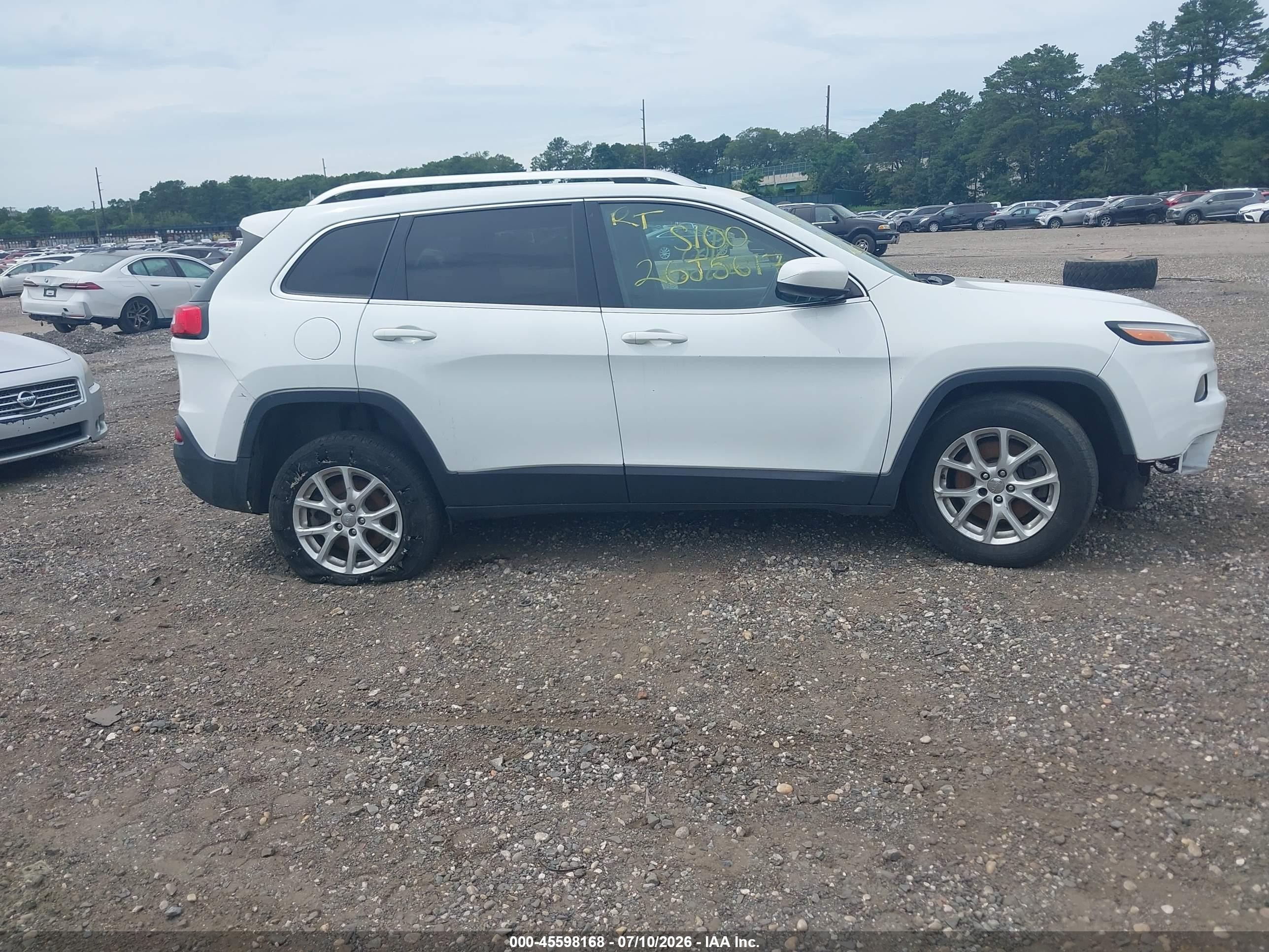 2015 Jeep Cherokee Latitude White vin: 1C4PJMCB9FW772017