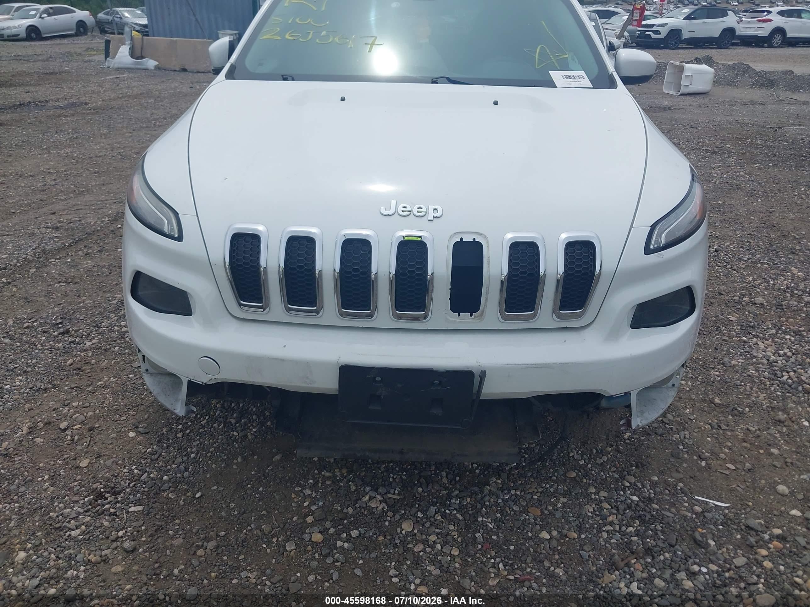 2015 Jeep Cherokee Latitude White vin: 1C4PJMCB9FW772017