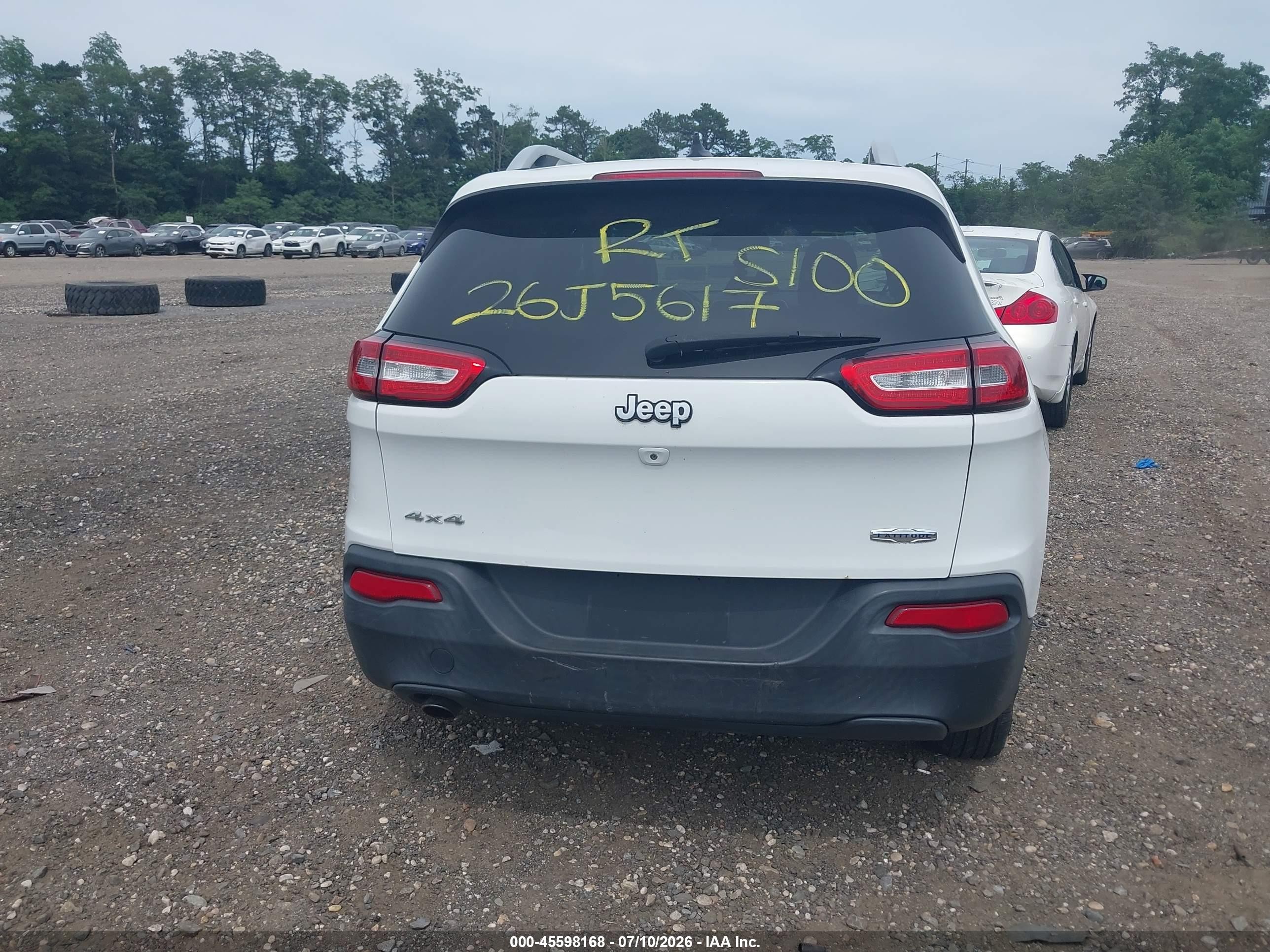 2015 Jeep Cherokee Latitude White vin: 1C4PJMCB9FW772017