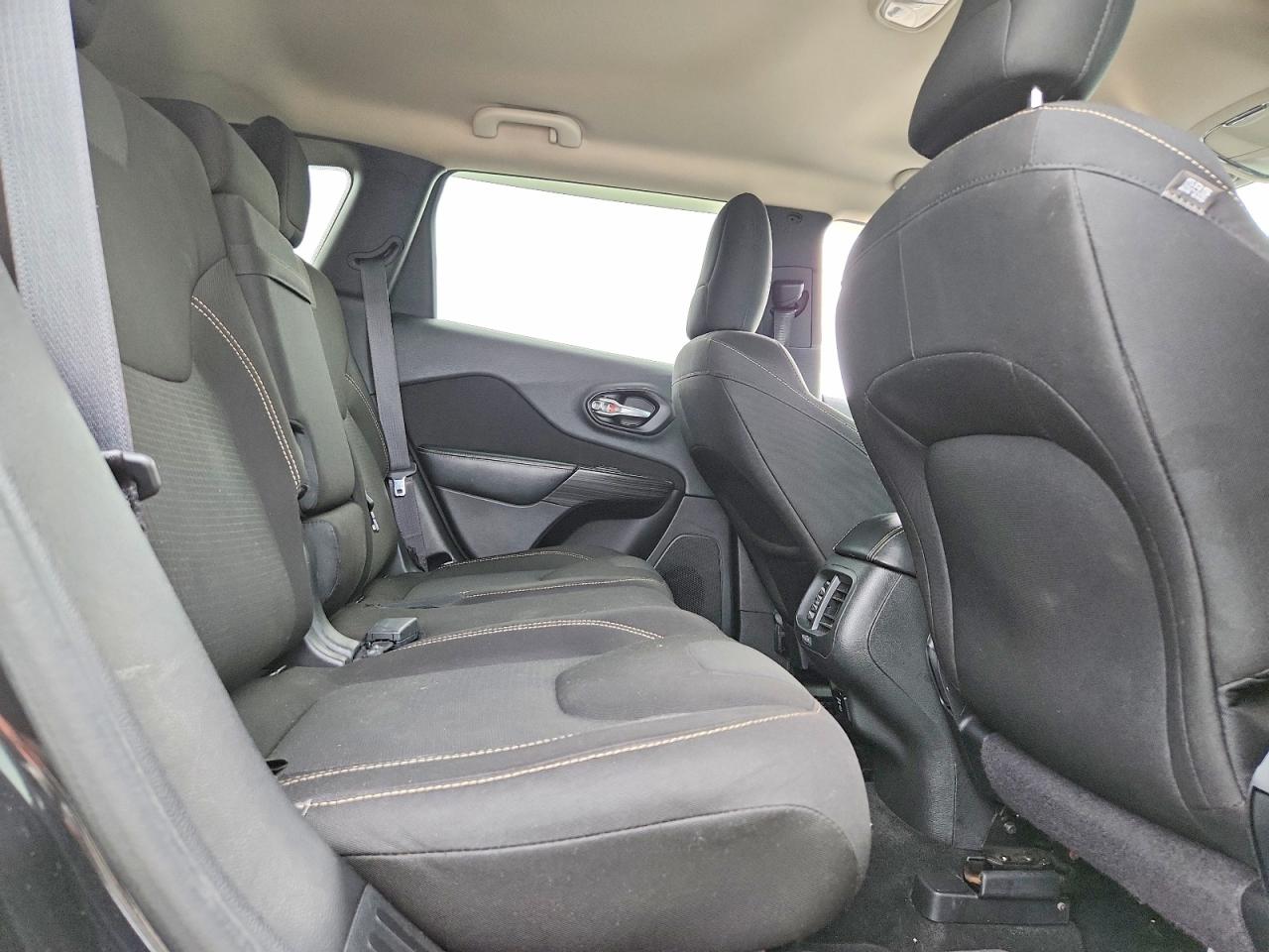 2015 Jeep Cherokee Latitude Black vin: 1C4PJMCB9FW788234