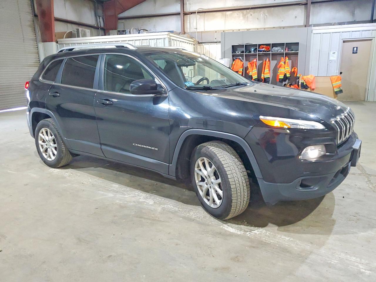2016 Jeep Cherokee Latitude Black vin: 1C4PJMCB9GW117583