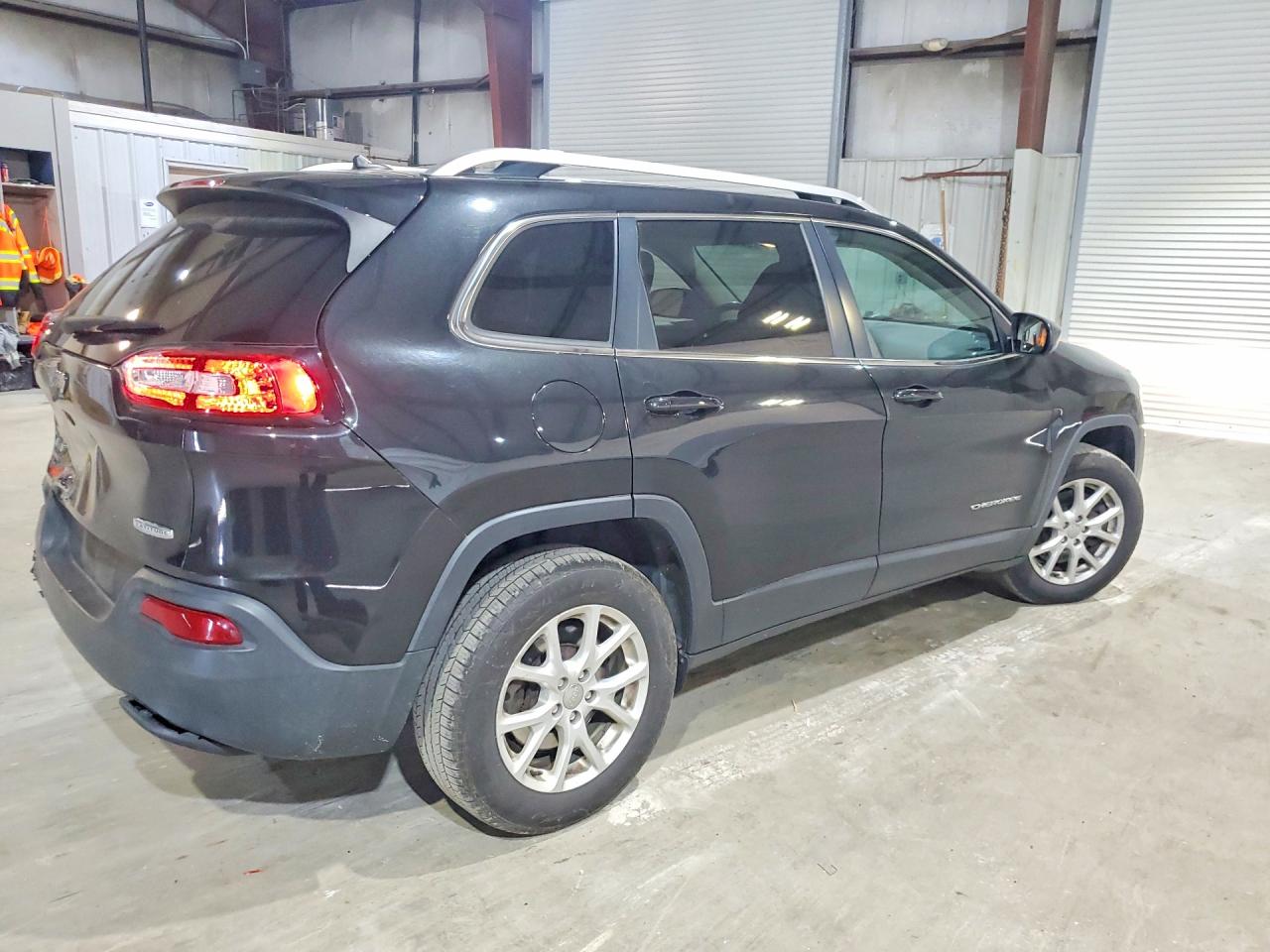 2016 Jeep Cherokee Latitude Black vin: 1C4PJMCB9GW117583