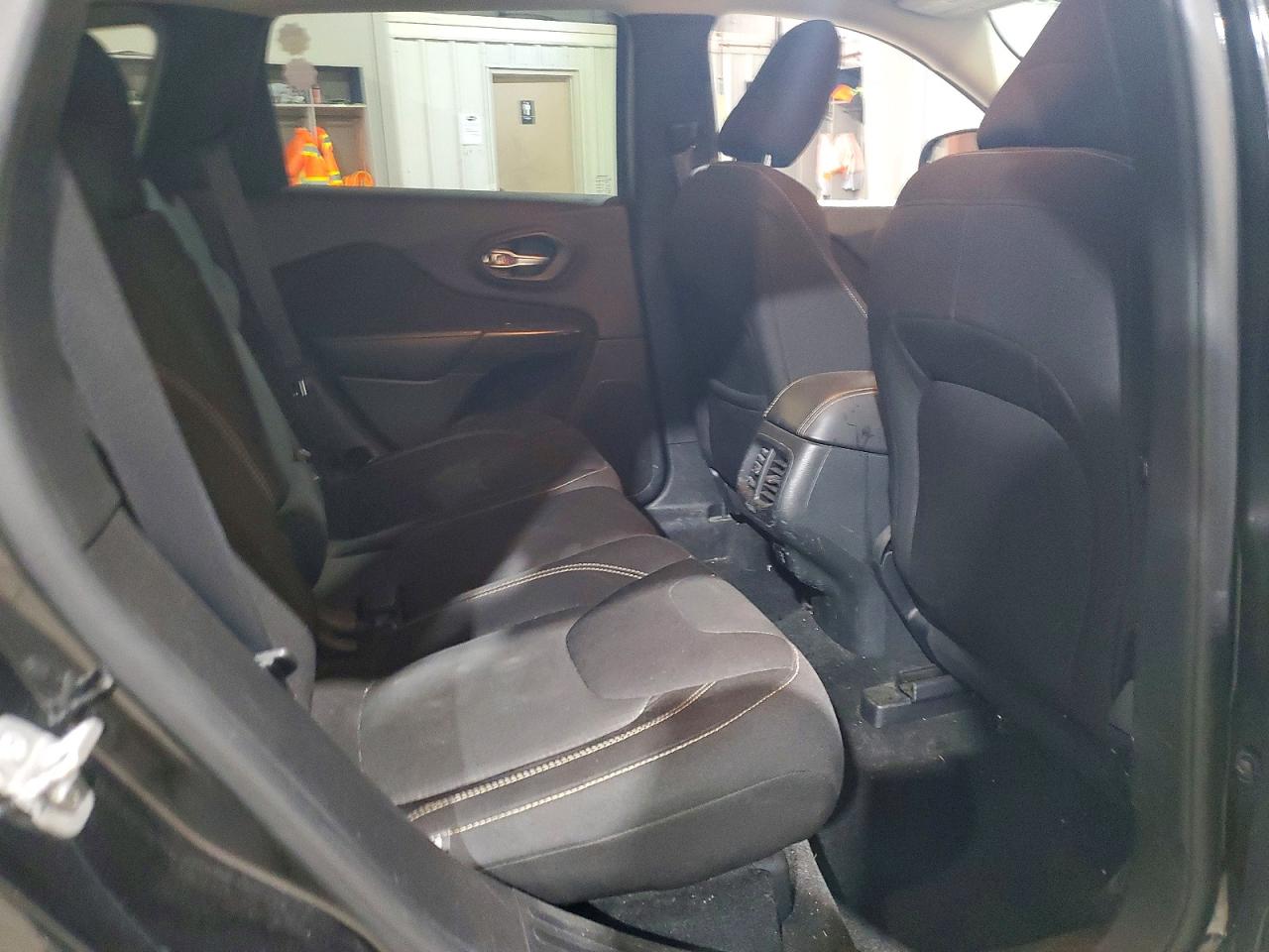 2016 Jeep Cherokee Latitude Black vin: 1C4PJMCB9GW117583