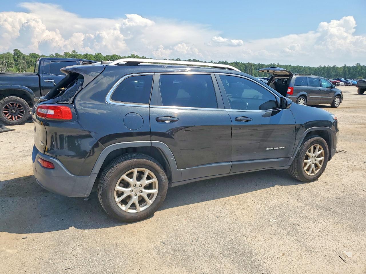 2016 Jeep Cherokee Latitude Black vin: 1C4PJMCB9GW140491