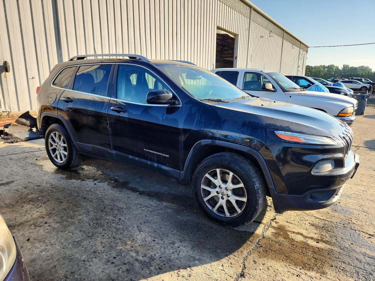 2017 Jeep Cherokee Latitude Black vin: 1C4PJMCB9HW666685