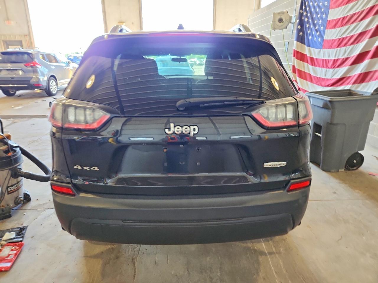 2019 Jeep Cherokee Latitude Черный vin: 1C4PJMCB9KD351985