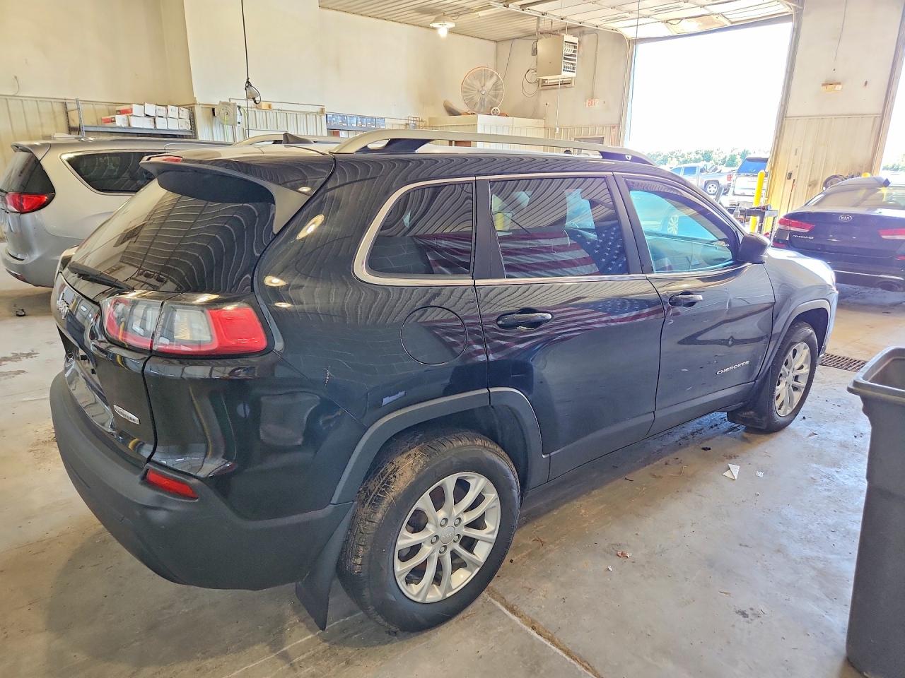 2019 Jeep Cherokee Latitude Черный vin: 1C4PJMCB9KD351985