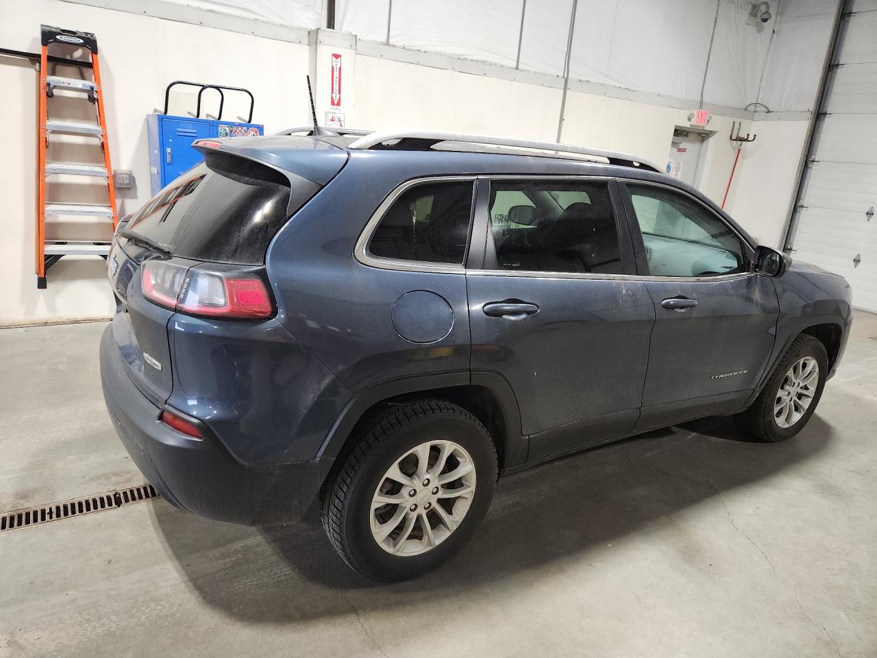 2019 Jeep Cherokee Latitude Blue vin: 1C4PJMCB9KD413482 Damage: Right Qtr Panel, Dent(S) W/No Paint Dmg, < 1/8 Inch