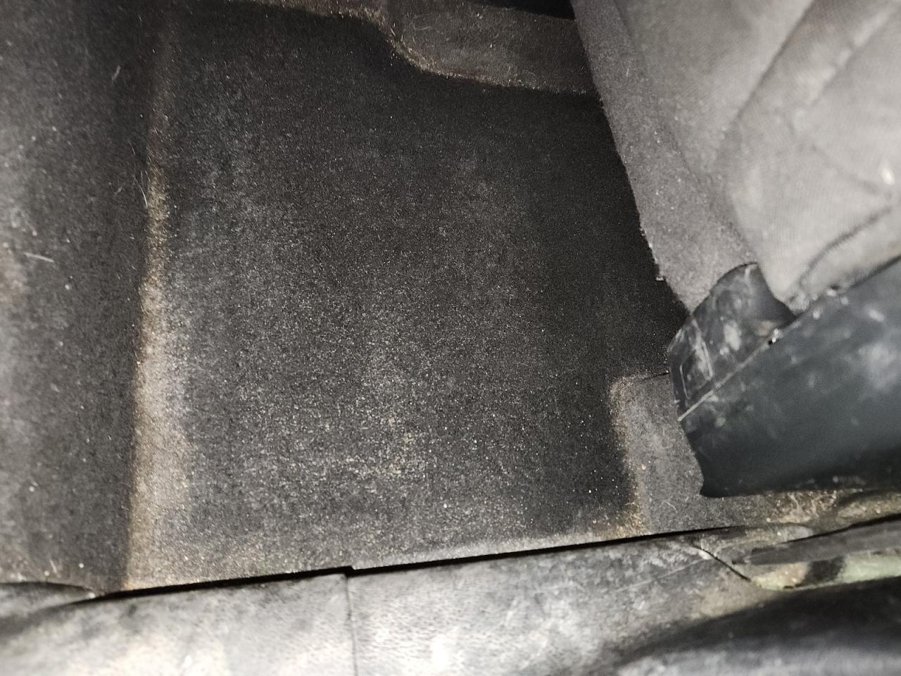 2019 Jeep Cherokee Latitude Blue vin: 1C4PJMCB9KD413482 Damage: Right Rear Carpet, Stained, Permanent