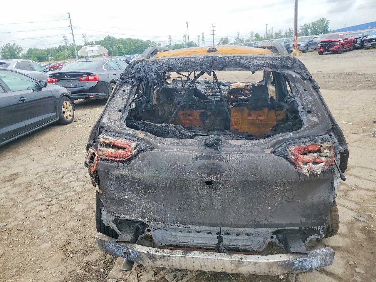2014 Jeep Cherokee Пожар vin: 1C4PJMCBXEW233632