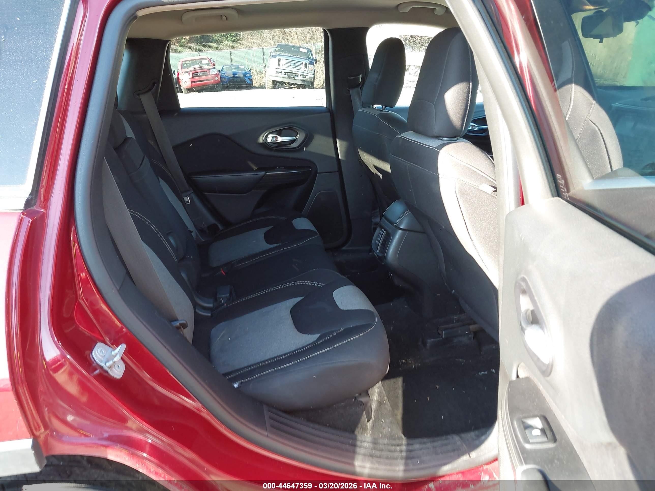 2014 Jeep Cherokee Latitude Red vin: 1C4PJMCBXEW296973