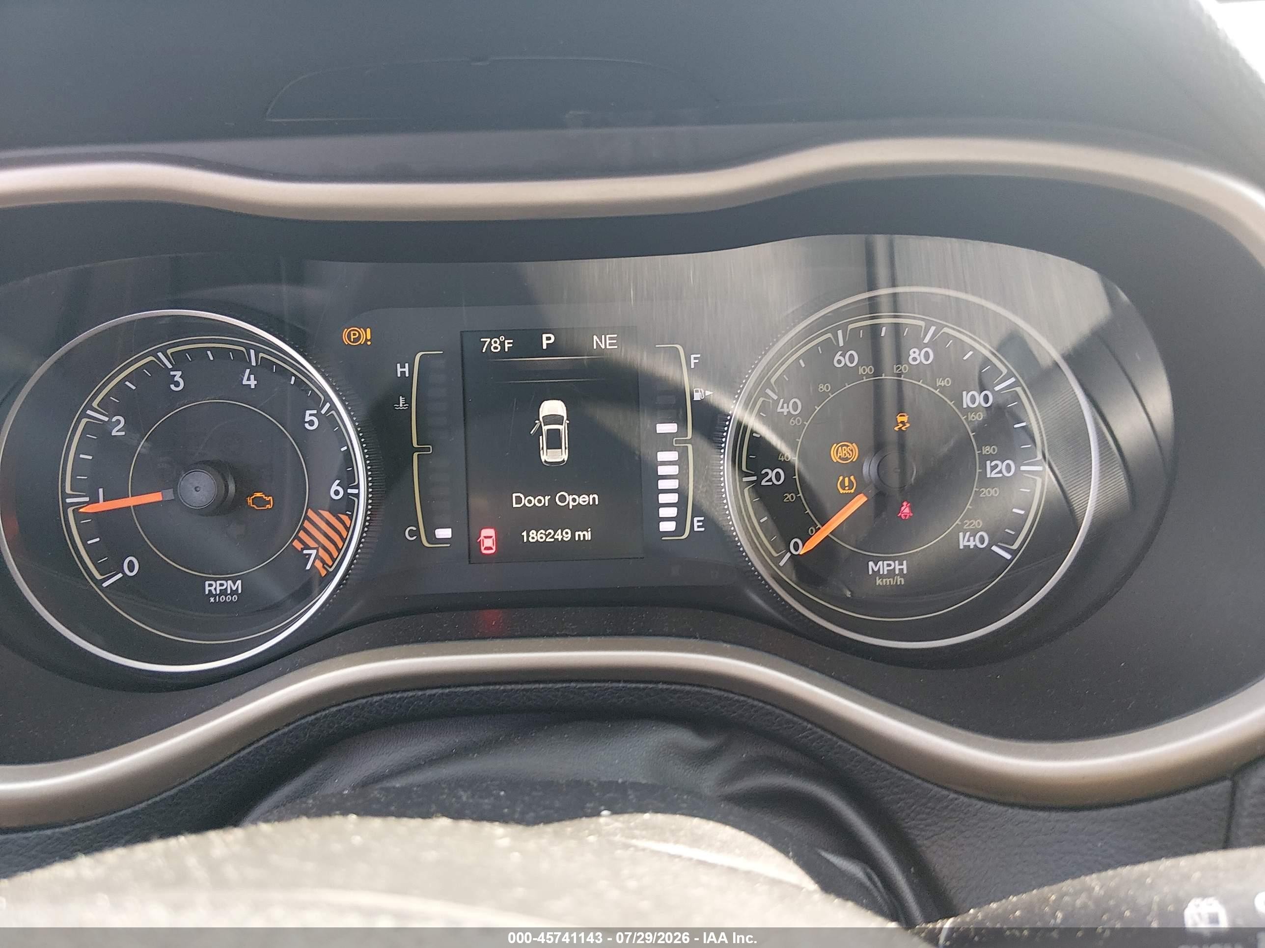 2015 Jeep Cherokee Latitude Gray vin: 1C4PJMCBXFW520146
