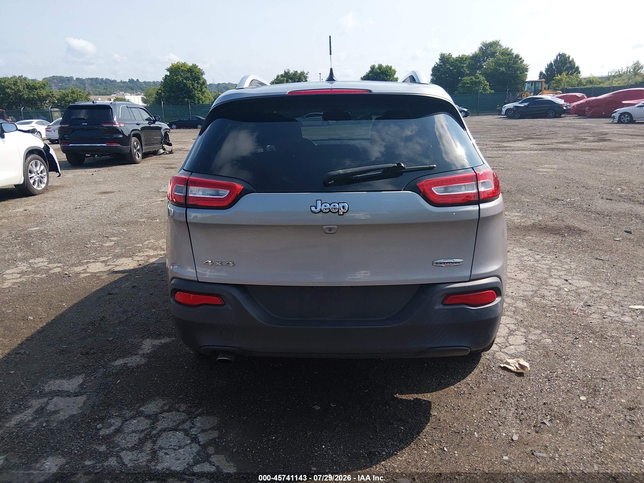 2015 Jeep Cherokee Latitude Gray vin: 1C4PJMCBXFW520146