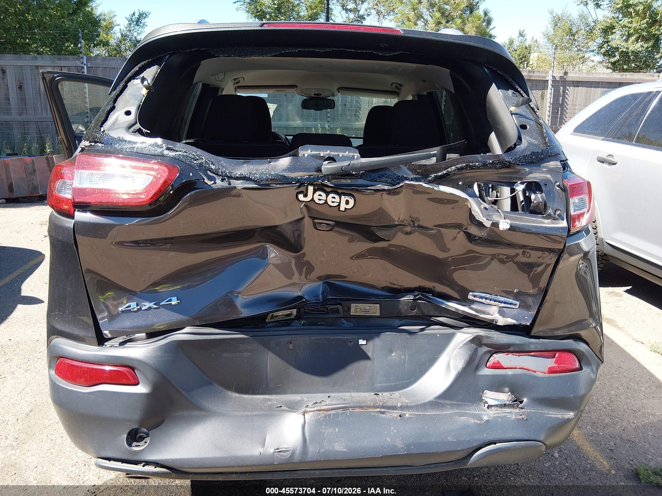 2015 Jeep Cherokee Latitude Gray vin: 1C4PJMCBXFW540543