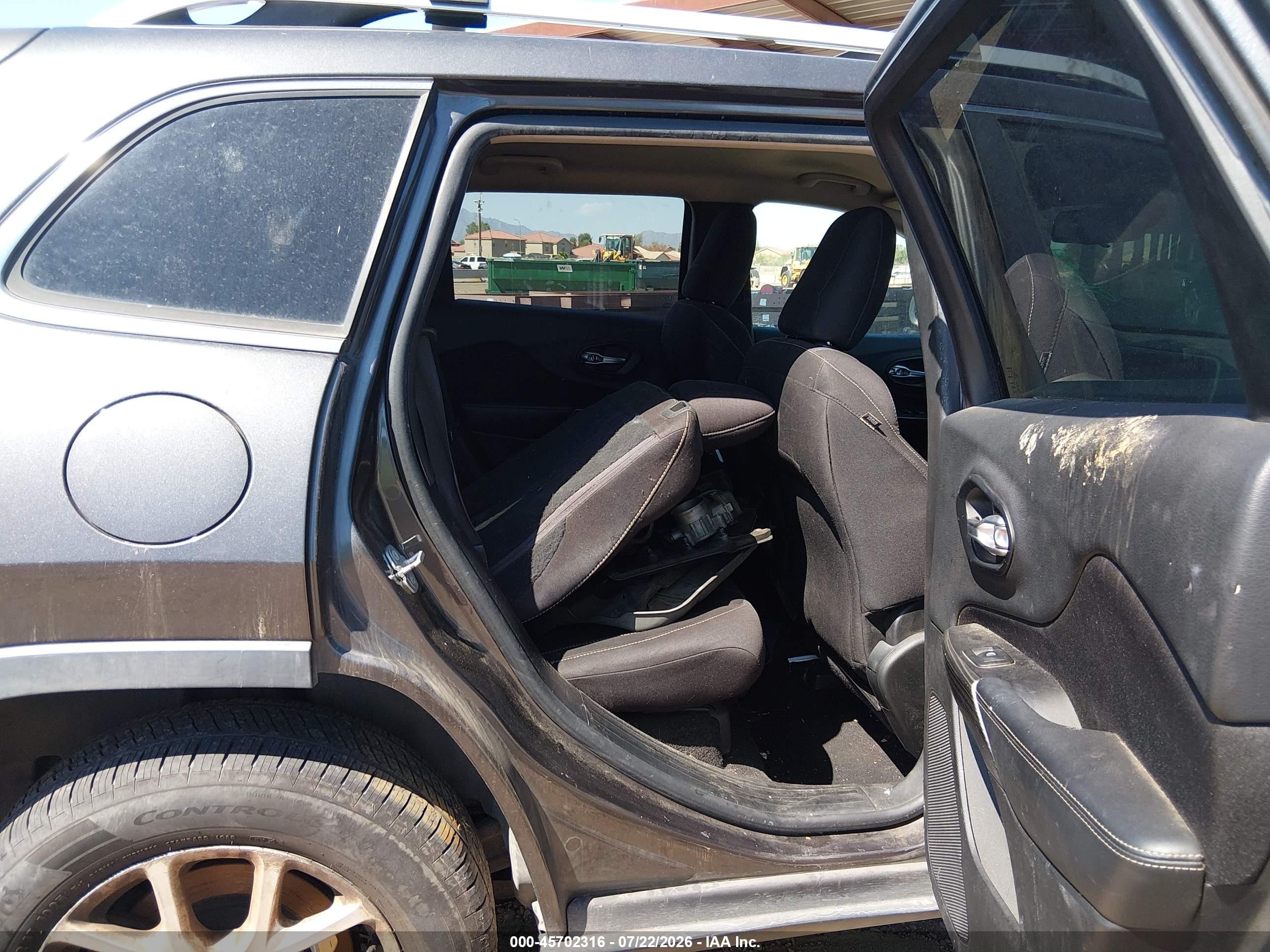 2015 Jeep Cherokee Latitude Gray vin: 1C4PJMCBXFW589046