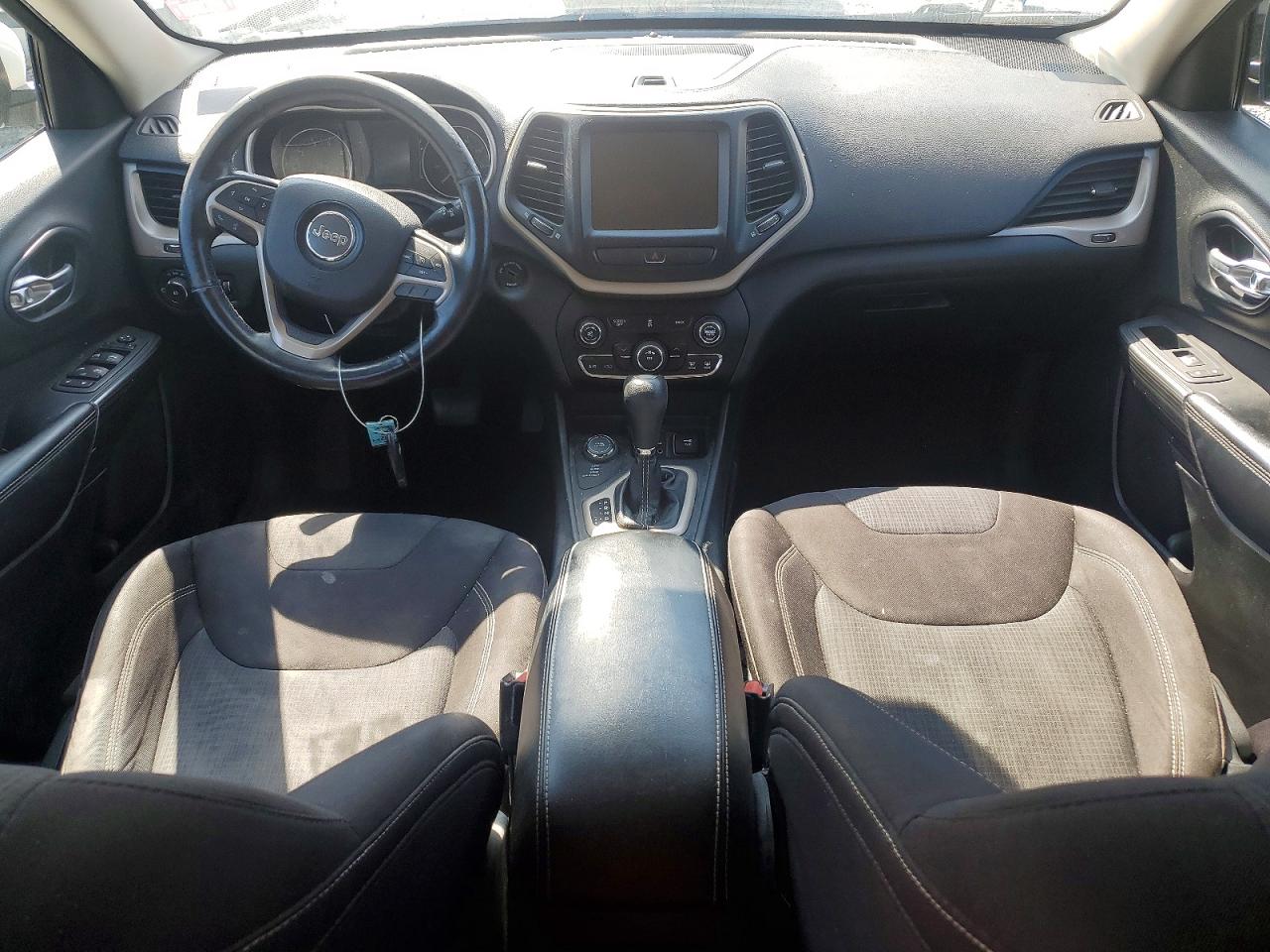 2015 Jeep Cherokee Latitude White vin: 1C4PJMCBXFW624734