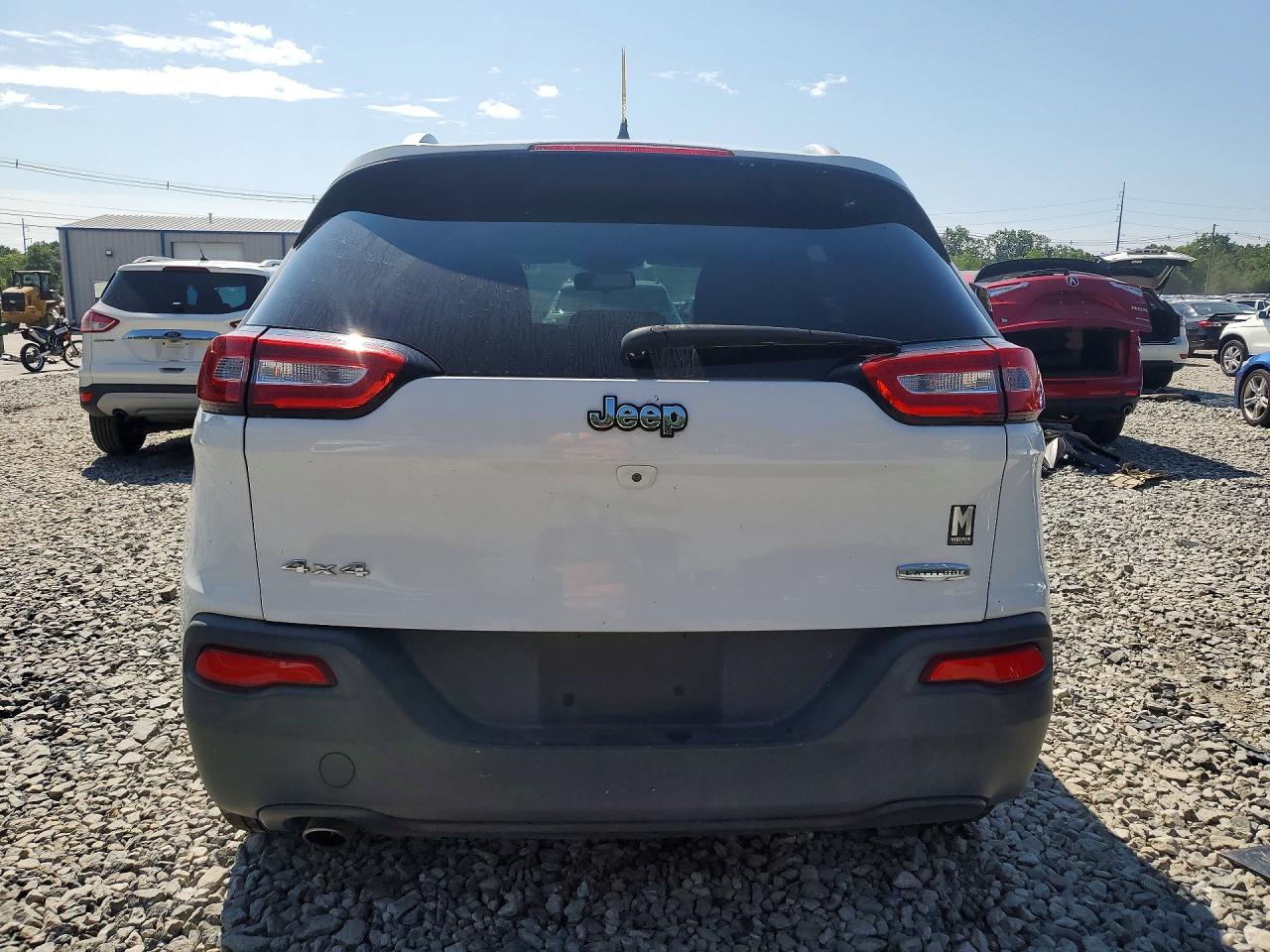 2015 Jeep Cherokee Latitude White vin: 1C4PJMCBXFW624734
