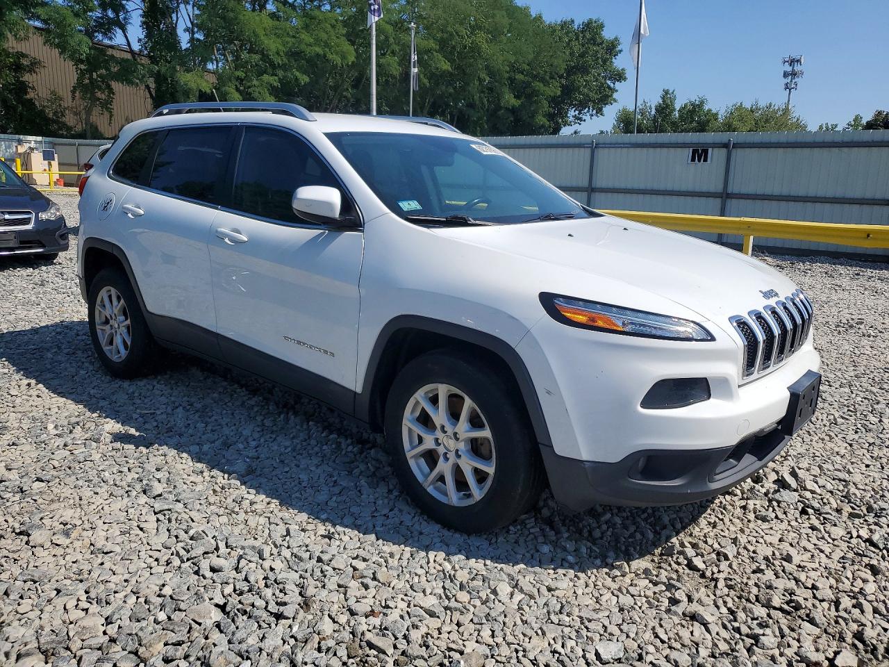 2015 Jeep Cherokee Latitude White vin: 1C4PJMCBXFW624734
