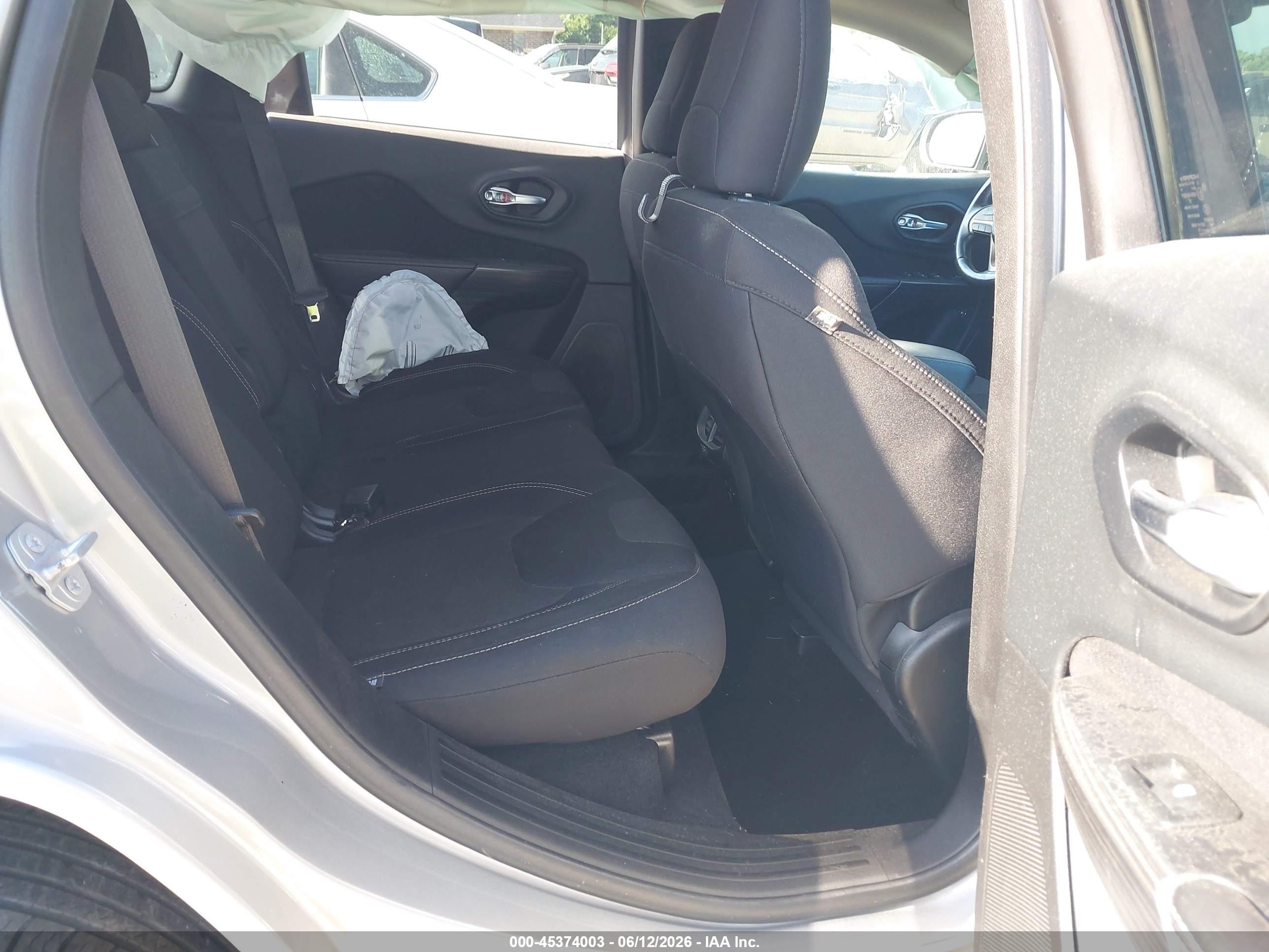 2015 Jeep Cherokee Latitude Серый vin: 1C4PJMCBXFW645762