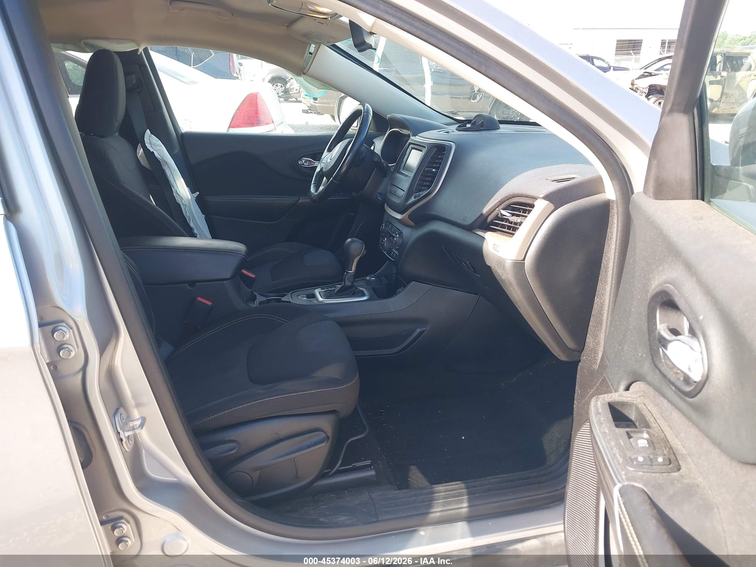 2015 Jeep Cherokee Latitude Серый vin: 1C4PJMCBXFW645762