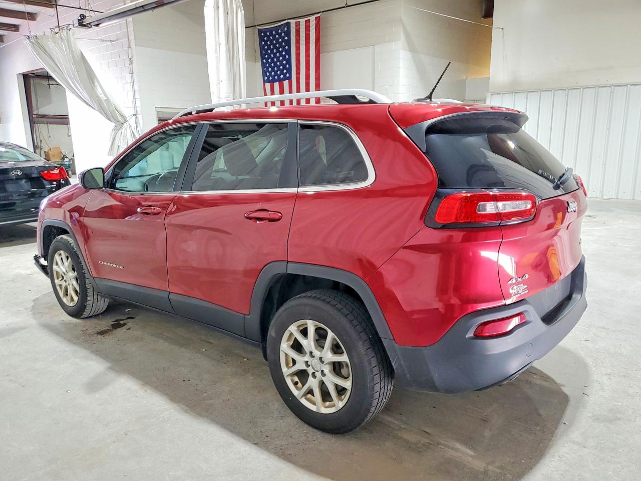 2015 Jeep Cherokee Latitude Red vin: 1C4PJMCBXFW652971