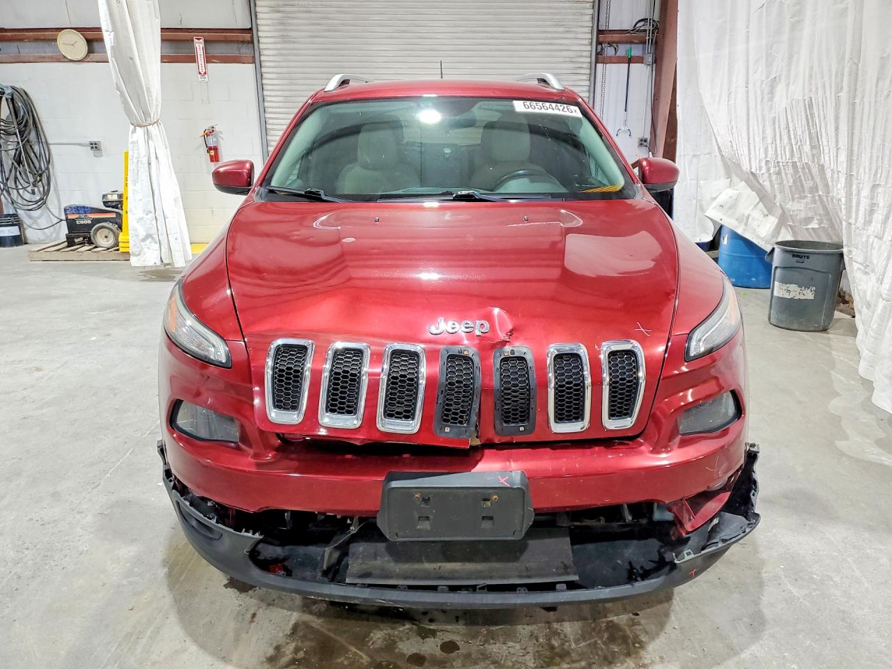 2015 Jeep Cherokee Latitude Red vin: 1C4PJMCBXFW652971