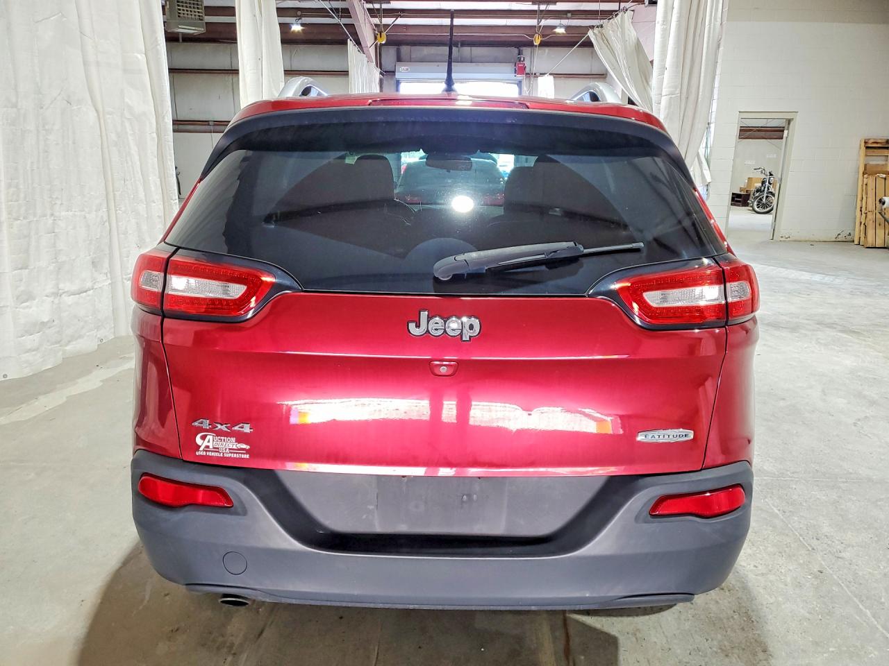 2015 Jeep Cherokee Latitude Red vin: 1C4PJMCBXFW652971
