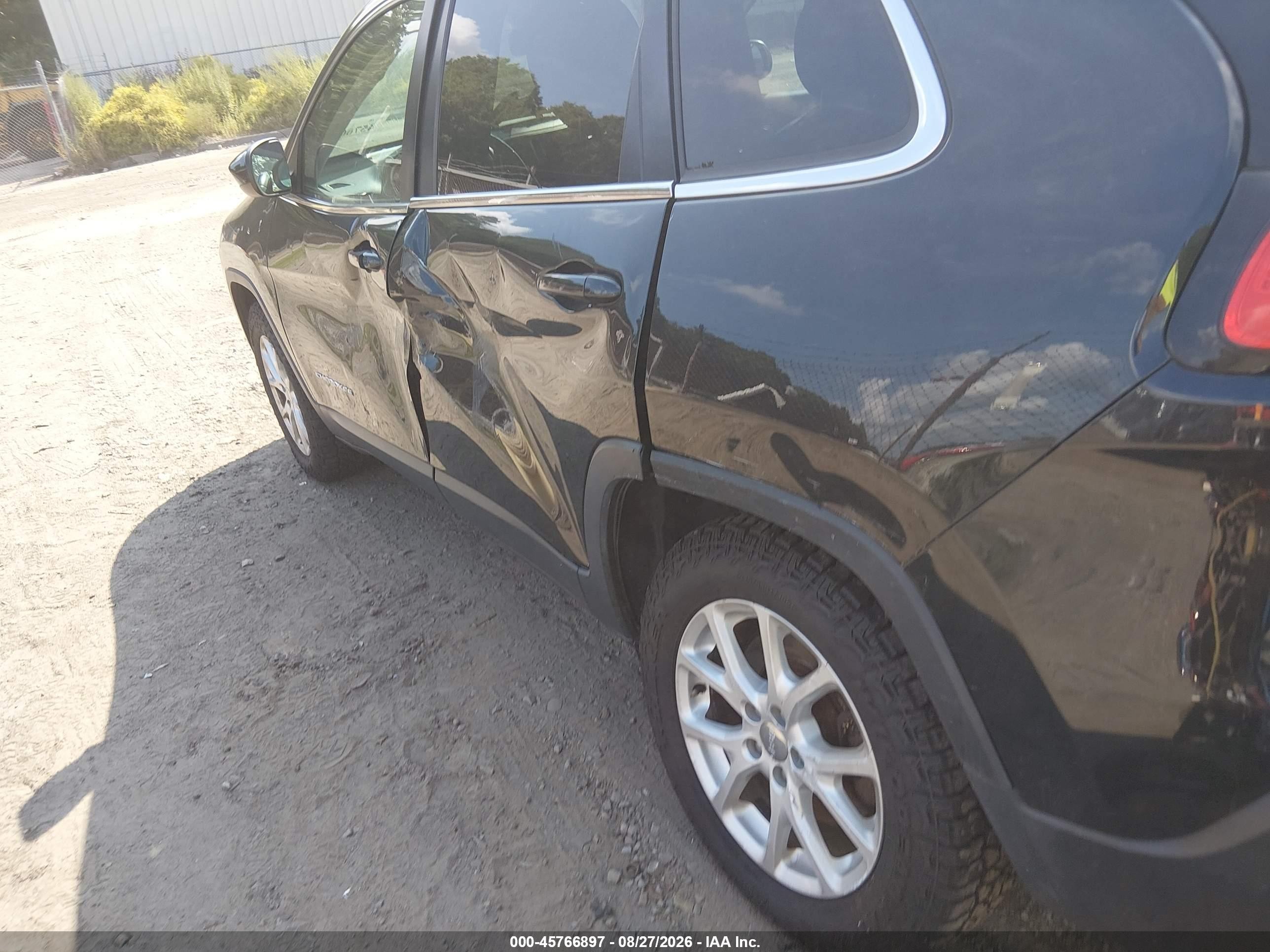 2015 Jeep Cherokee Latitude Black vin: 1C4PJMCBXFW691849