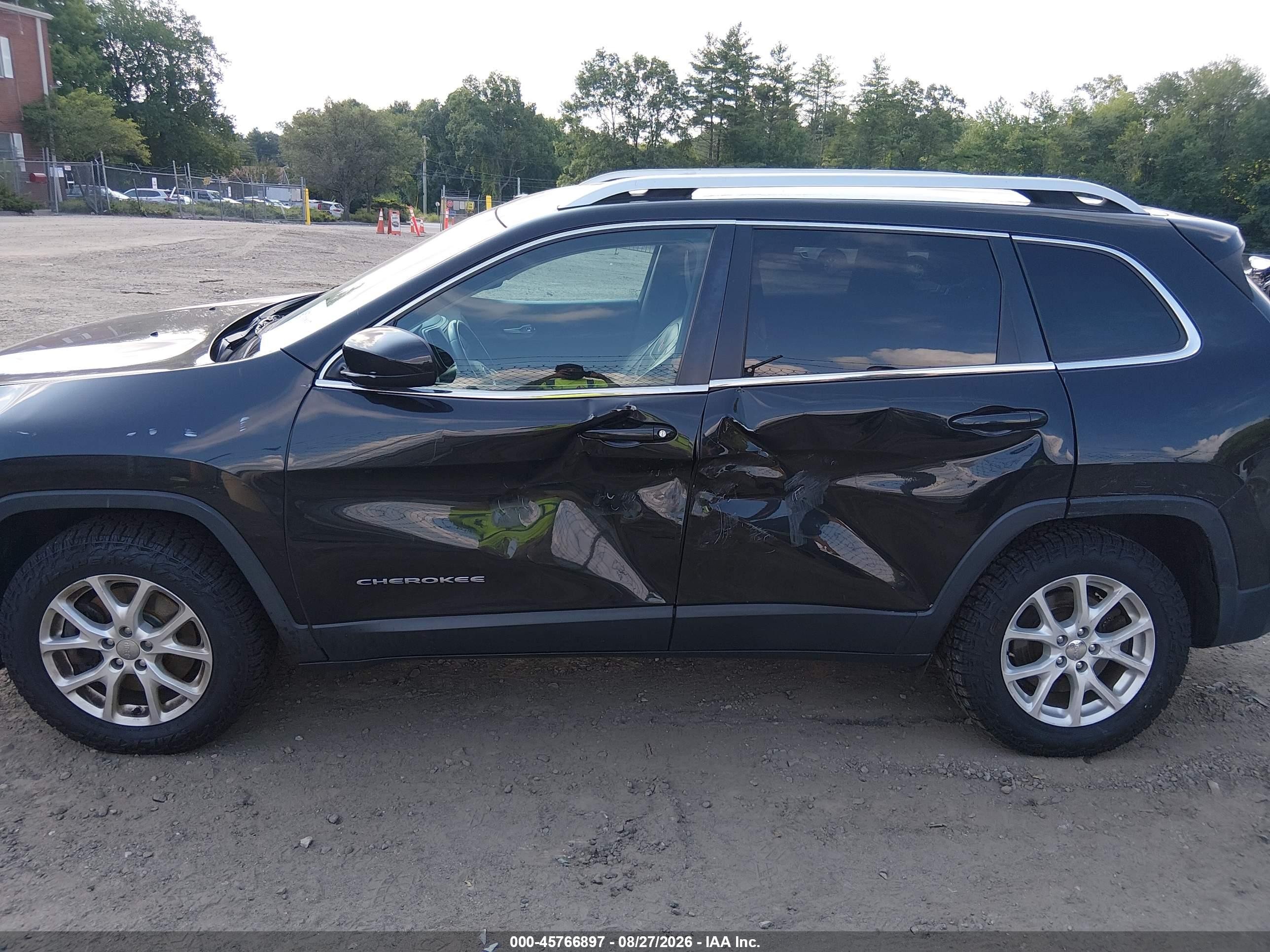 2015 Jeep Cherokee Latitude Black vin: 1C4PJMCBXFW691849