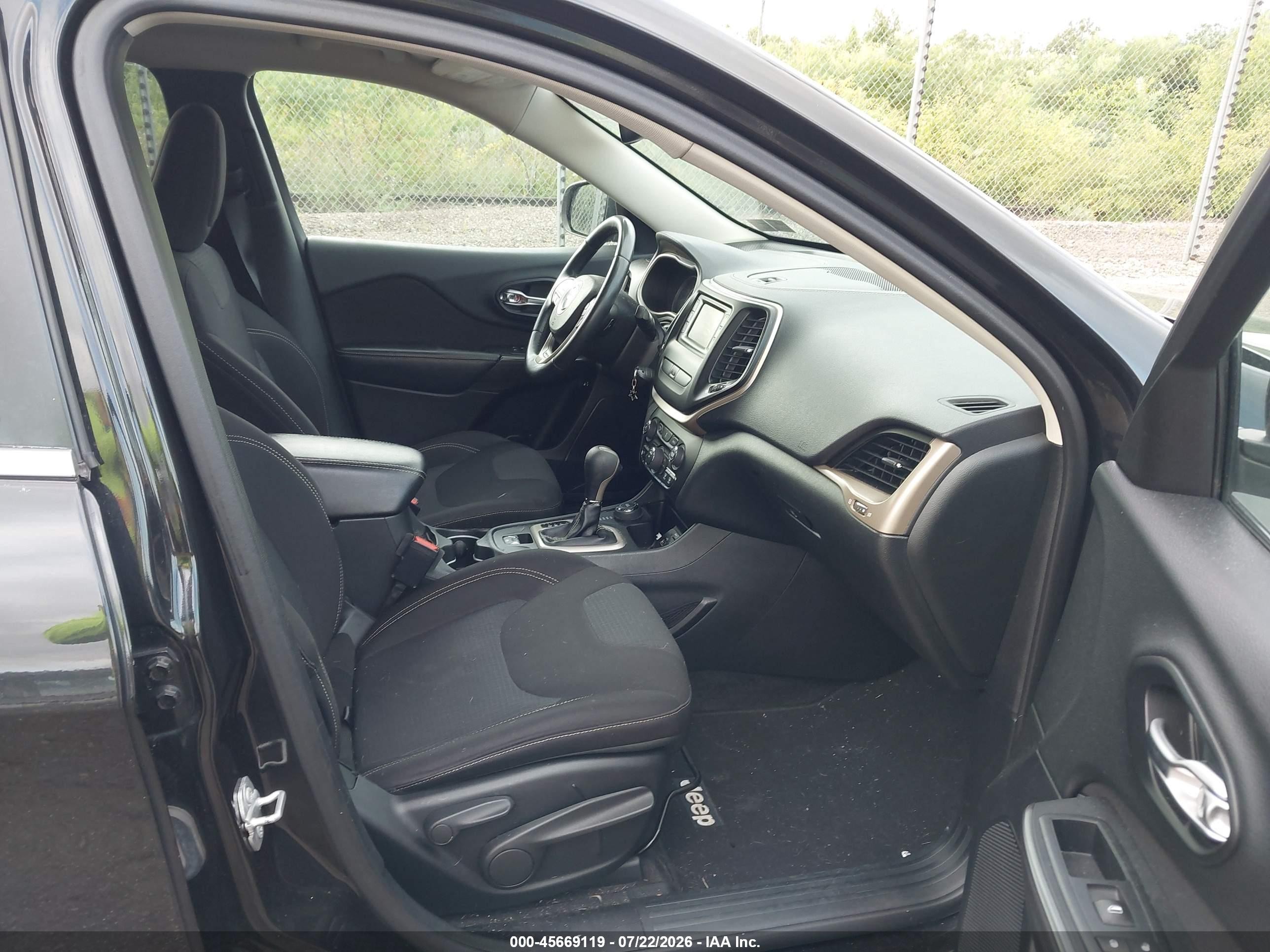 2015 Jeep Cherokee Latitude Black vin: 1C4PJMCBXFW715437