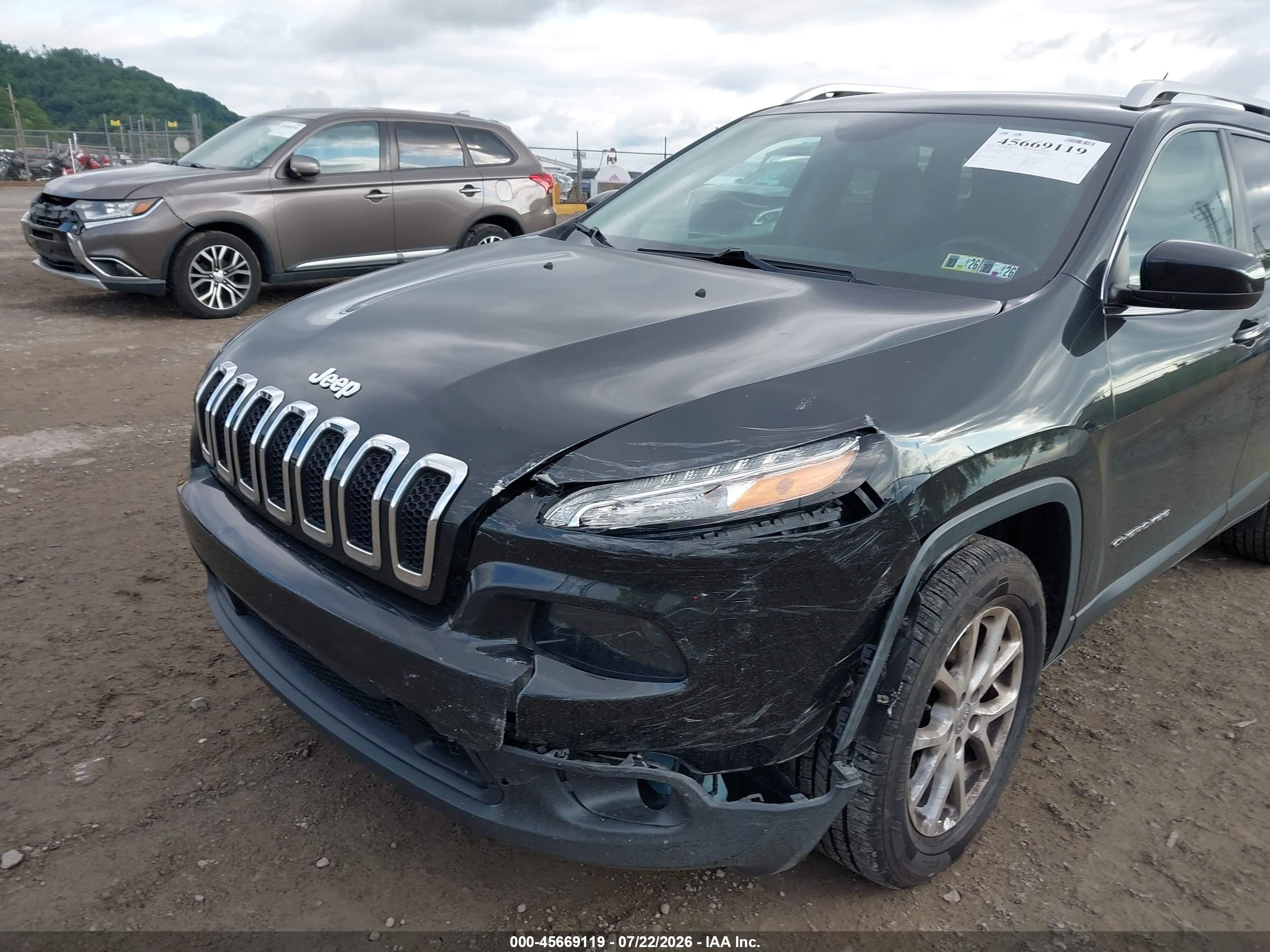 2015 Jeep Cherokee Latitude Black vin: 1C4PJMCBXFW715437
