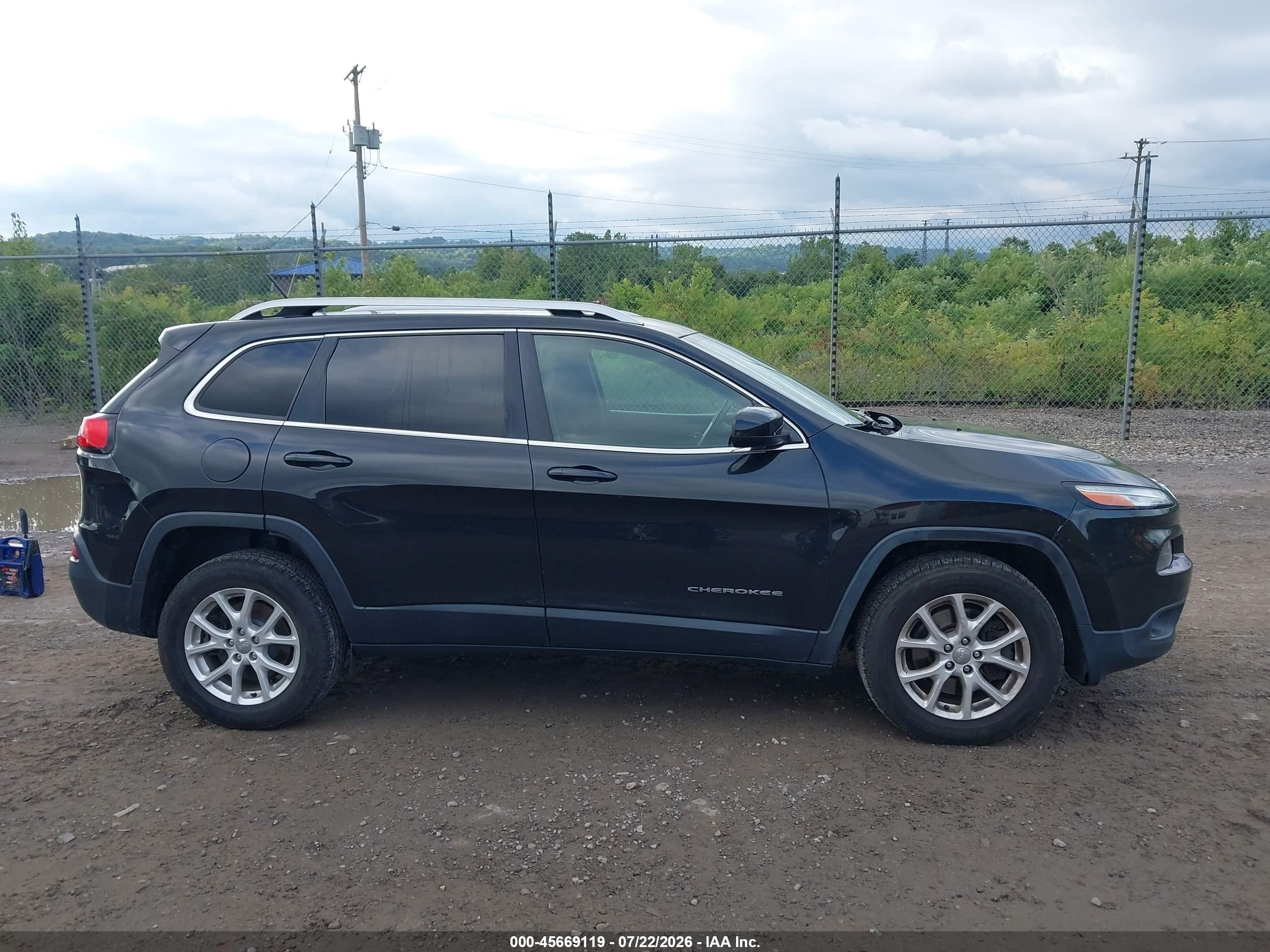 2015 Jeep Cherokee Latitude Black vin: 1C4PJMCBXFW715437