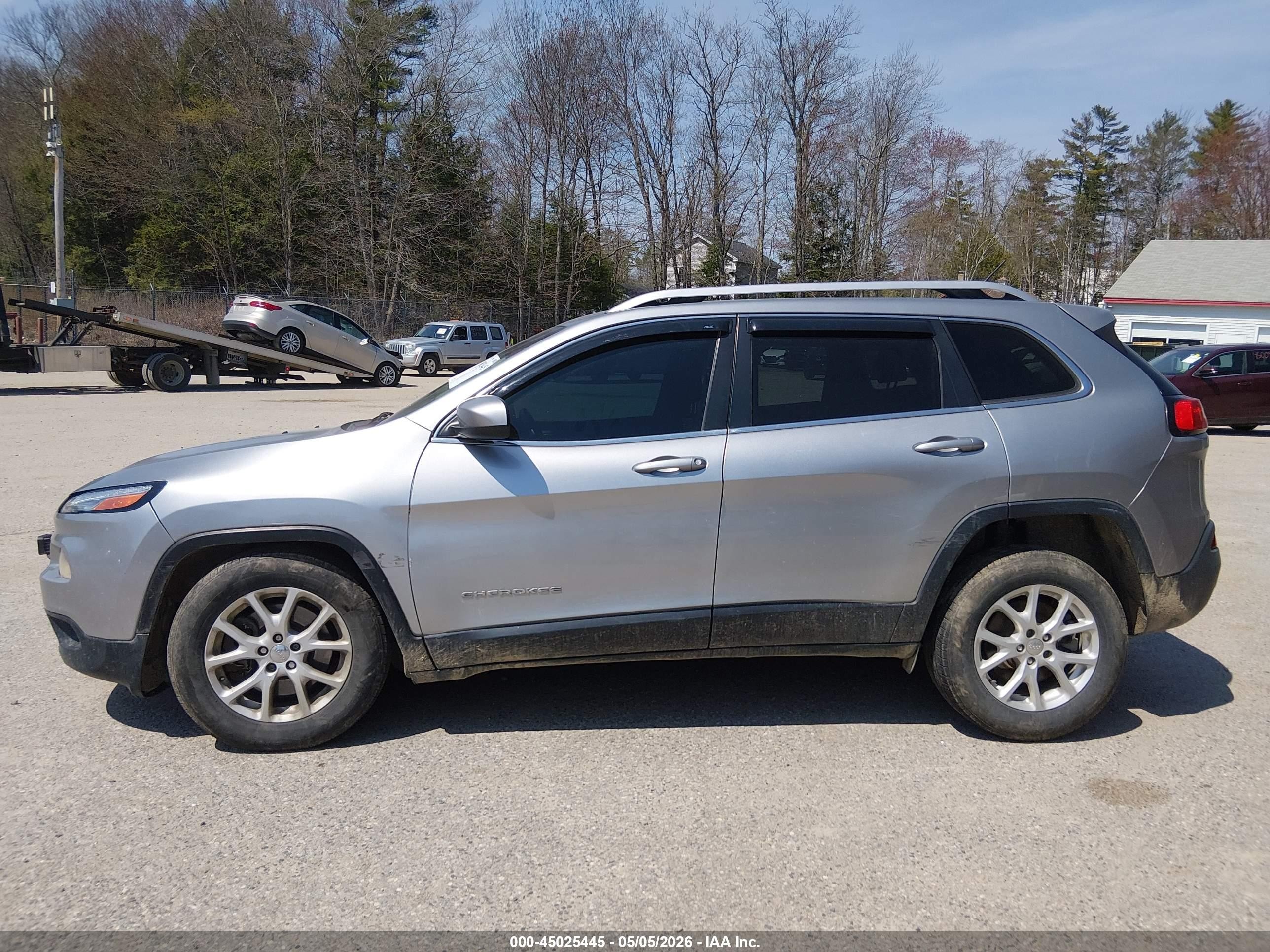 2015 Jeep Cherokee Latitude Silver vin: 1C4PJMCBXFW745408