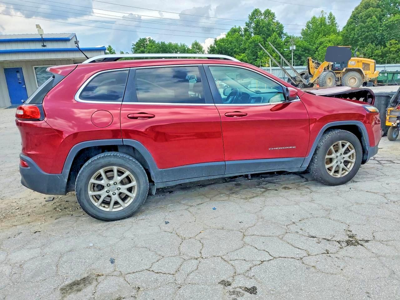 2015 Jeep Cherokee Latitude Red vin: 1C4PJMCBXFW771992