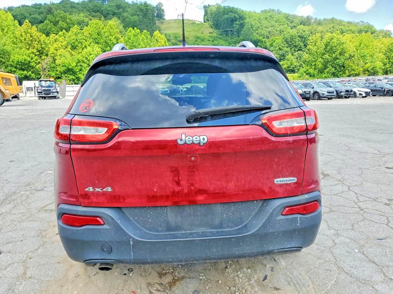 2015 Jeep Cherokee Latitude Red vin: 1C4PJMCBXFW771992