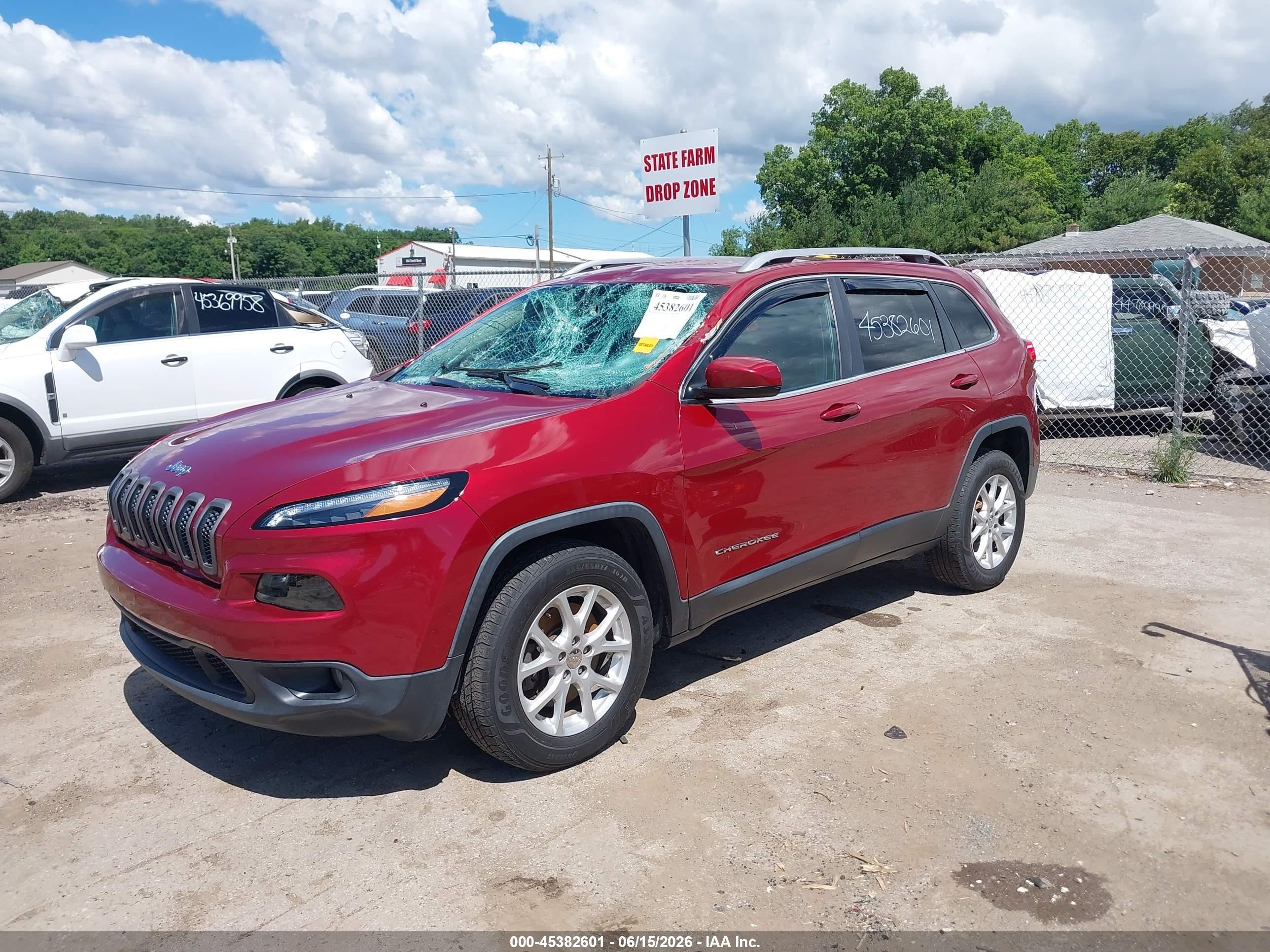 2015 Jeep Cherokee Latitude Red vin: 1C4PJMCBXFW772267