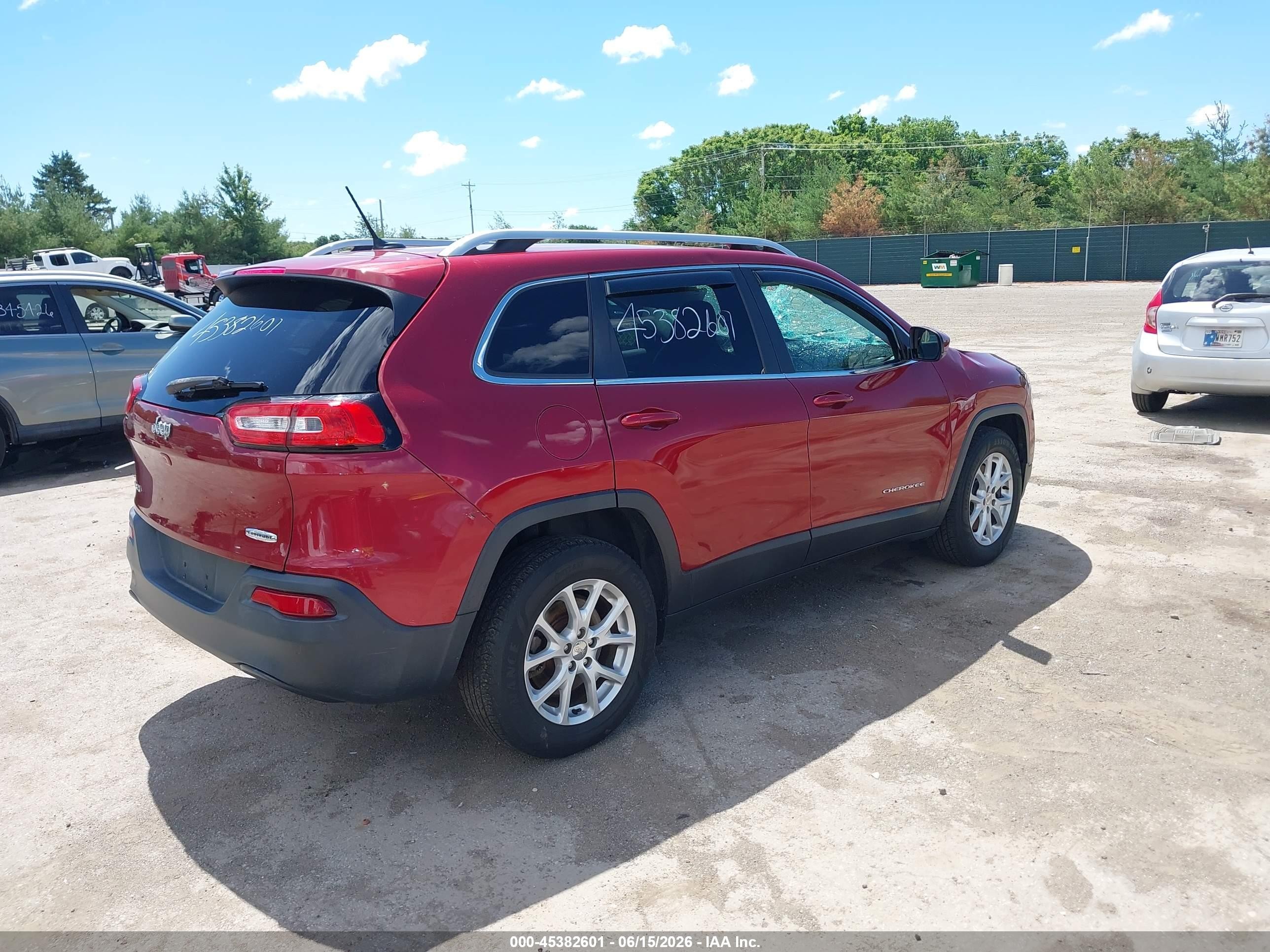 2015 Jeep Cherokee Latitude Red vin: 1C4PJMCBXFW772267