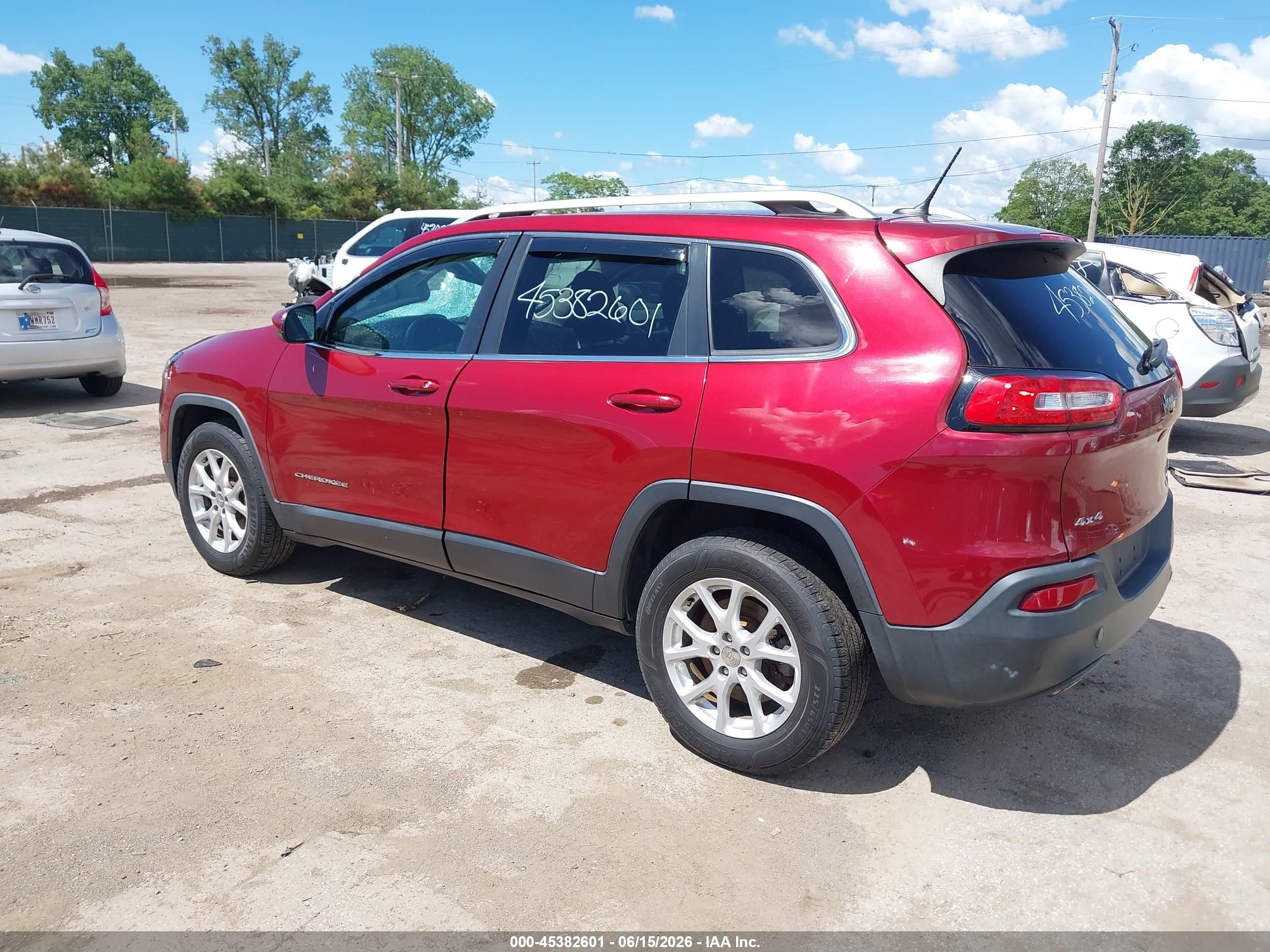 2015 Jeep Cherokee Latitude Red vin: 1C4PJMCBXFW772267