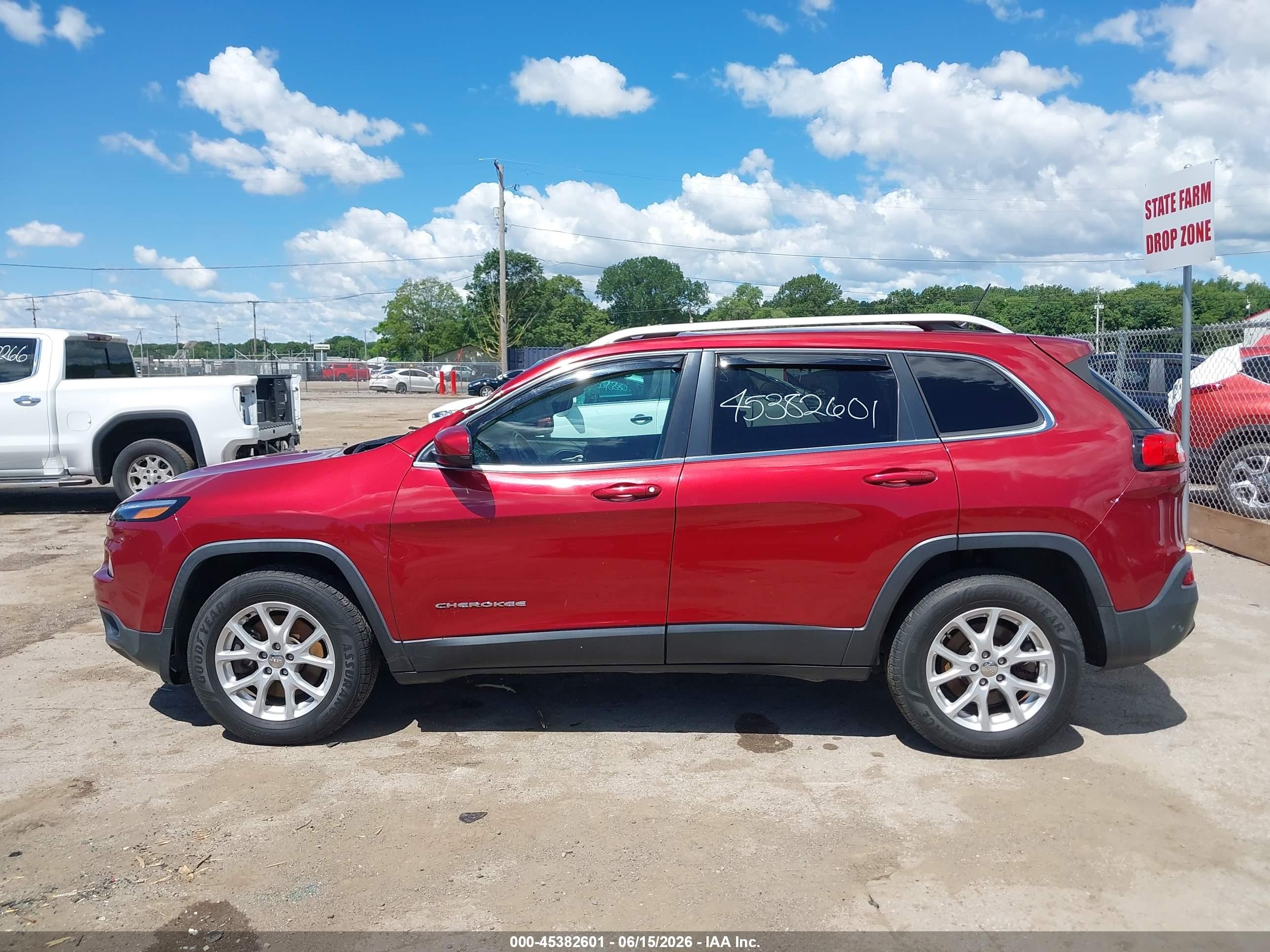 2015 Jeep Cherokee Latitude Red vin: 1C4PJMCBXFW772267