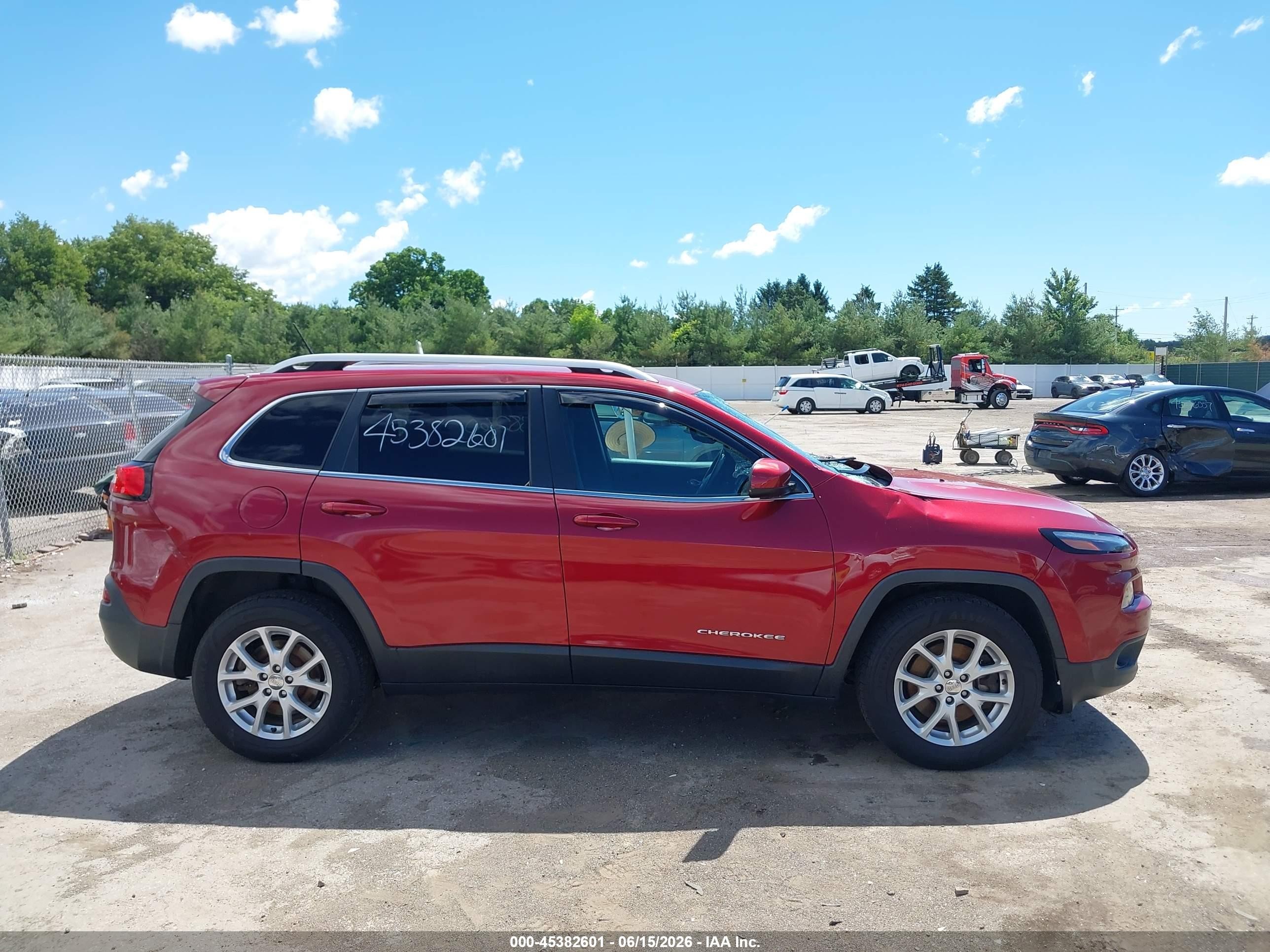 2015 Jeep Cherokee Latitude Red vin: 1C4PJMCBXFW772267