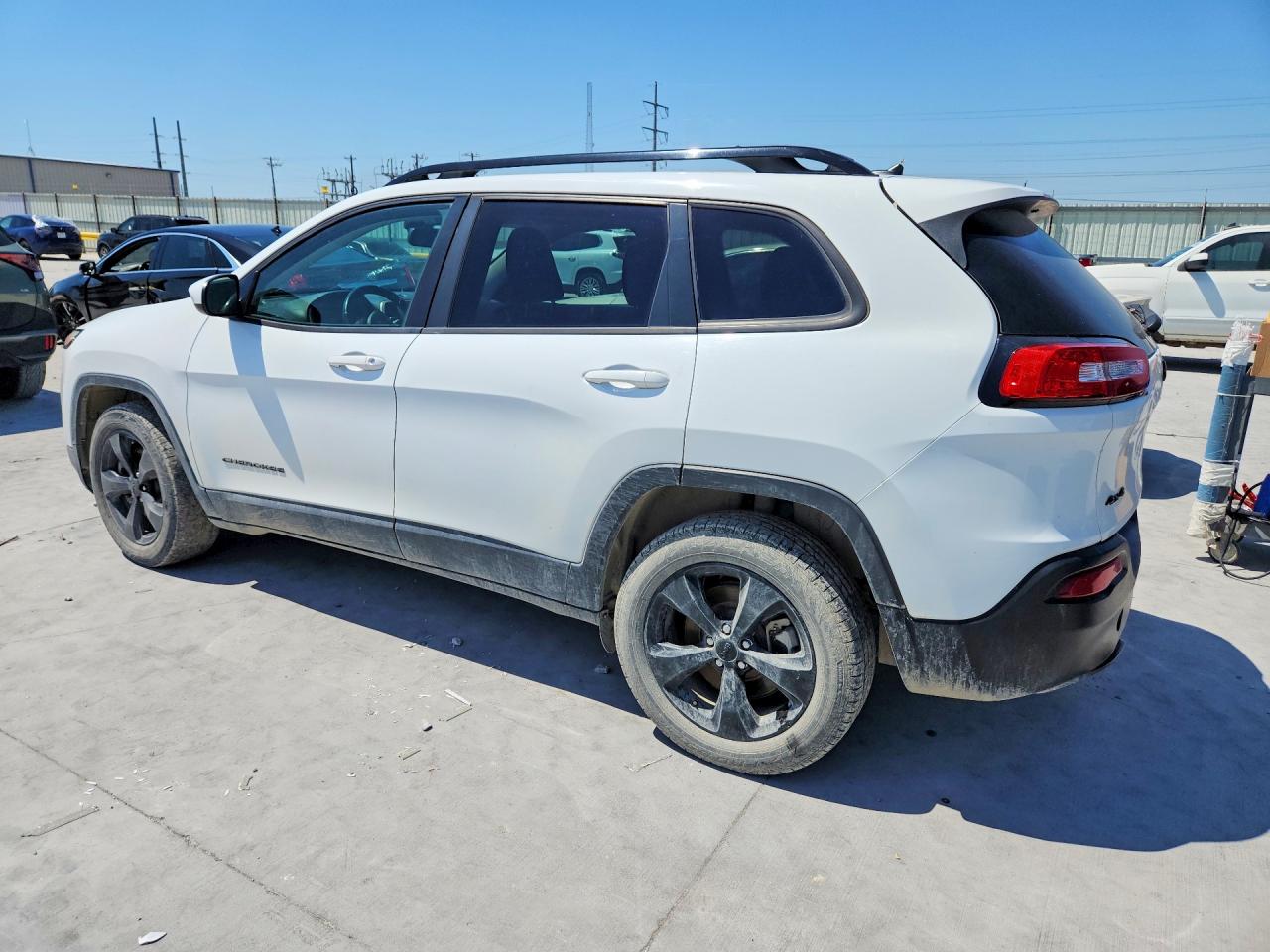 2015 Jeep Cherokee White vin: 1C4PJMCBXFW774391