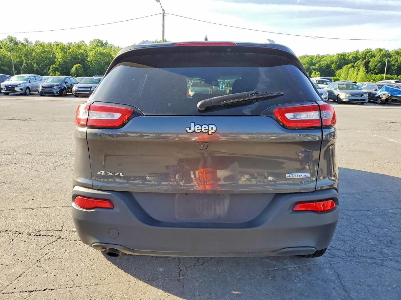 2015 Jeep Cherokee Latitude Gray vin: 1C4PJMCBXFW778277